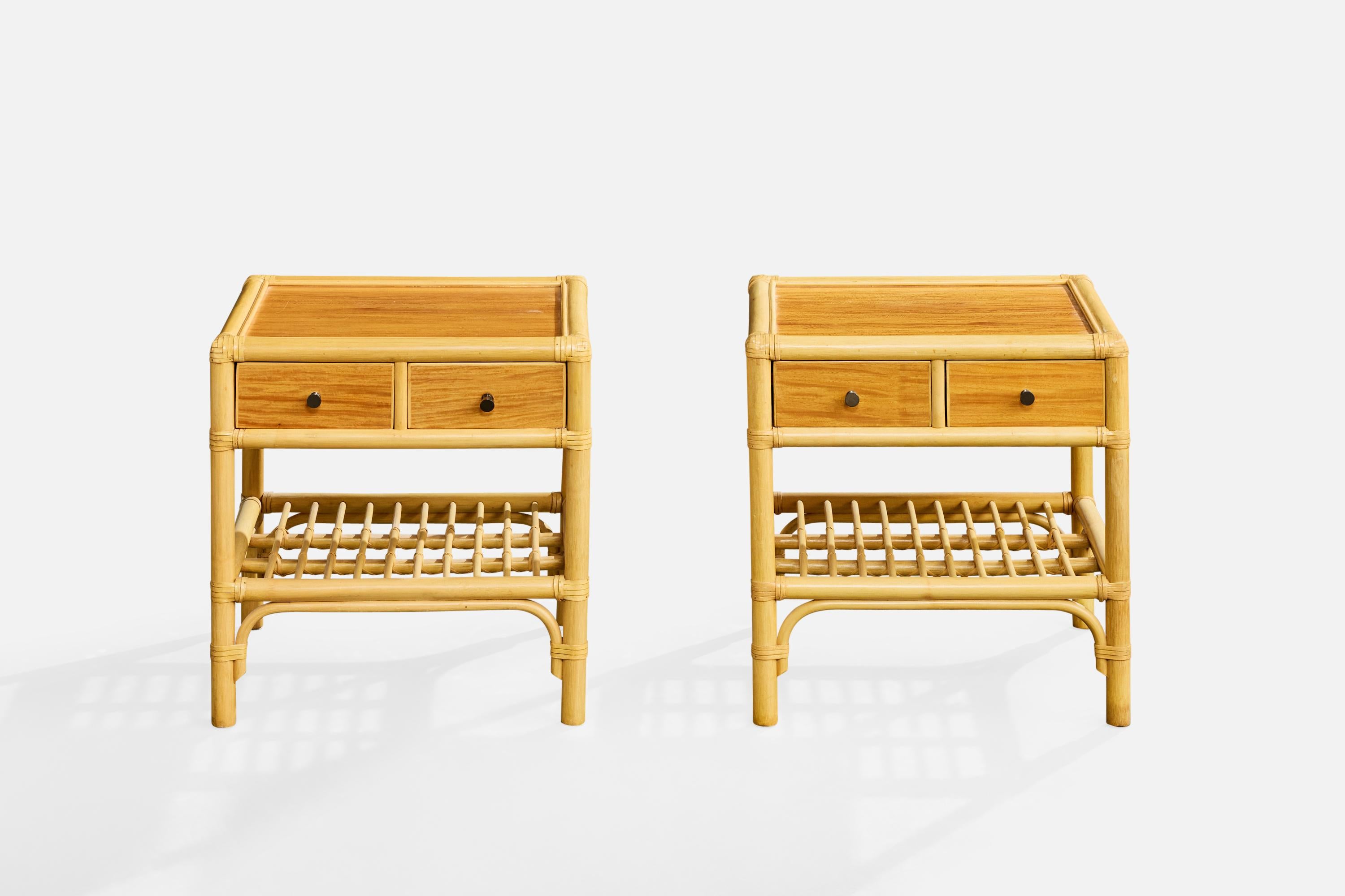 Mid-Century moderno Kenneth Bergenblad, Comodini, bambù, legno, rattan, ottone, Svezia, 1976 in vendita