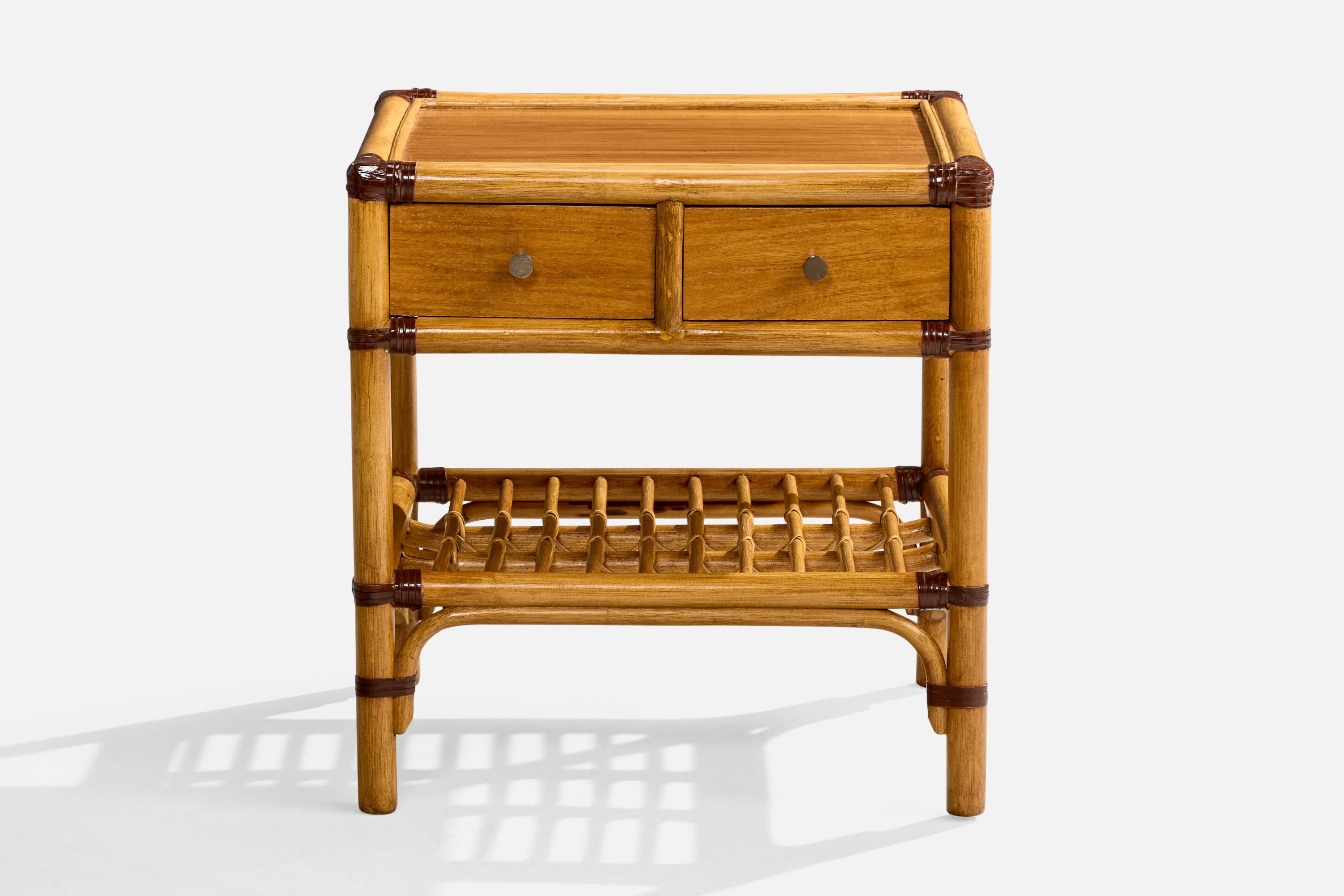 Kenneth Bergenblad, Comodini, bambù, legno, rattan, ottone, Svezia, 1976 In condizioni buone in vendita a High Point, NC