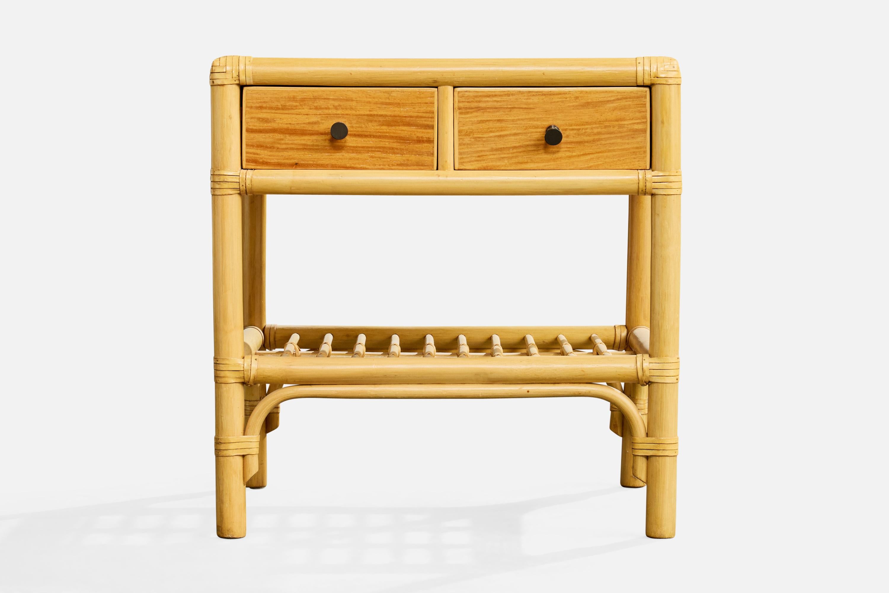 Kenneth Bergenblad, Comodini, bambù, legno, rattan, ottone, Svezia, 1976 In condizioni discrete in vendita a High Point, NC