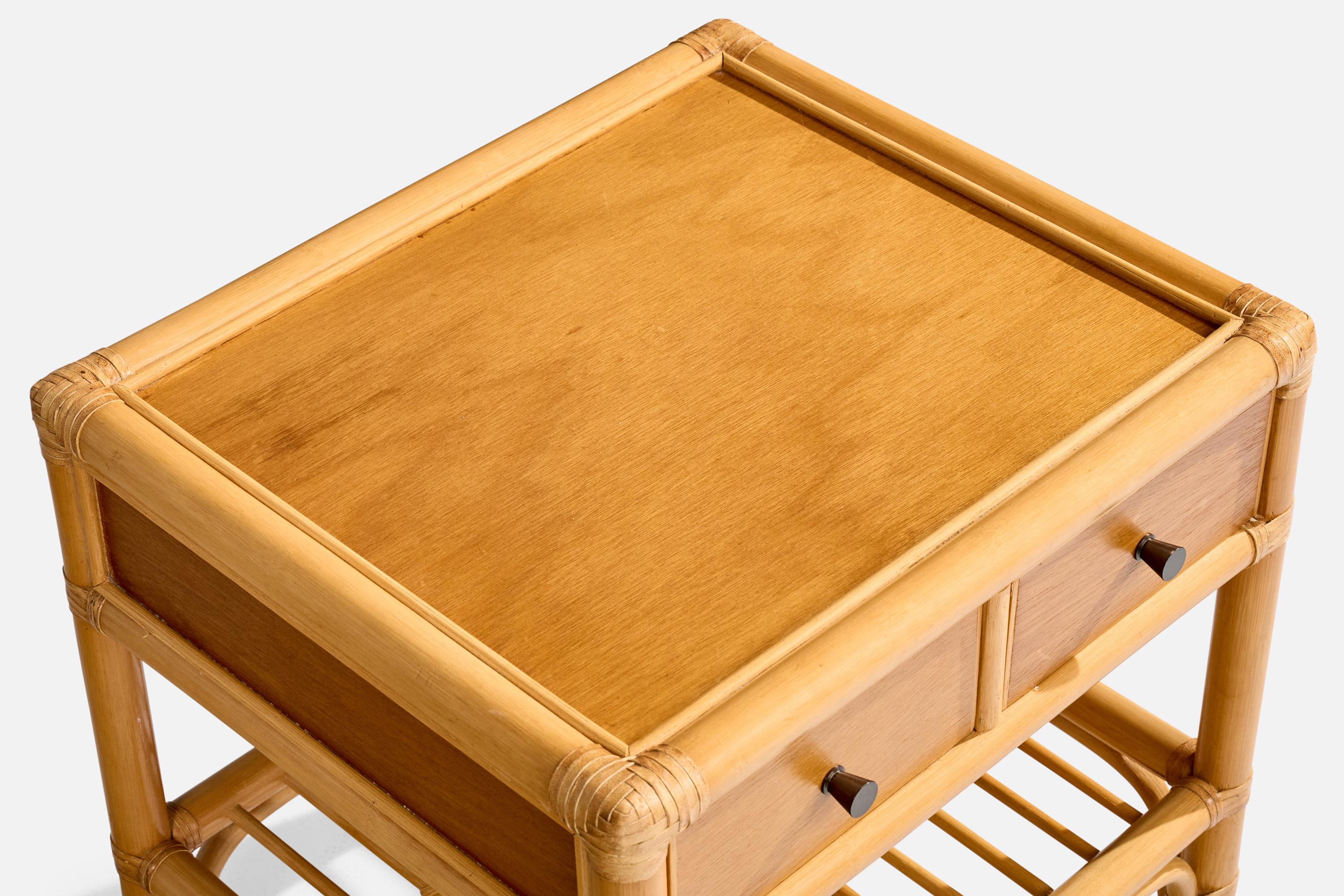 Fine XX secolo Kenneth Bergenblad, Comodini, bambù, legno, rattan, ottone, Svezia, 1976 in vendita