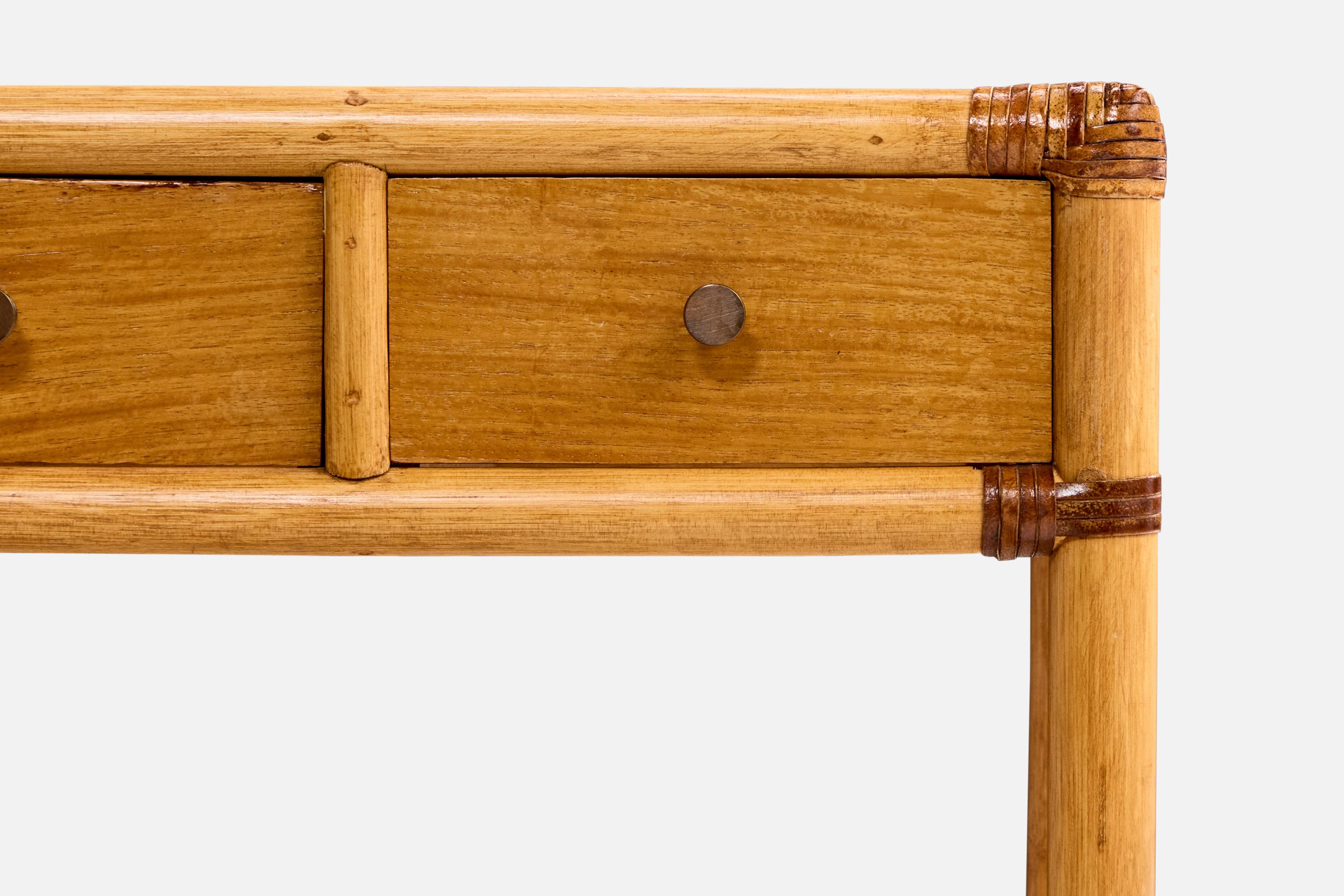Fine XX secolo Kenneth Bergenblad, Comodini, bambù, legno, rattan, ottone, Svezia, 1976 in vendita