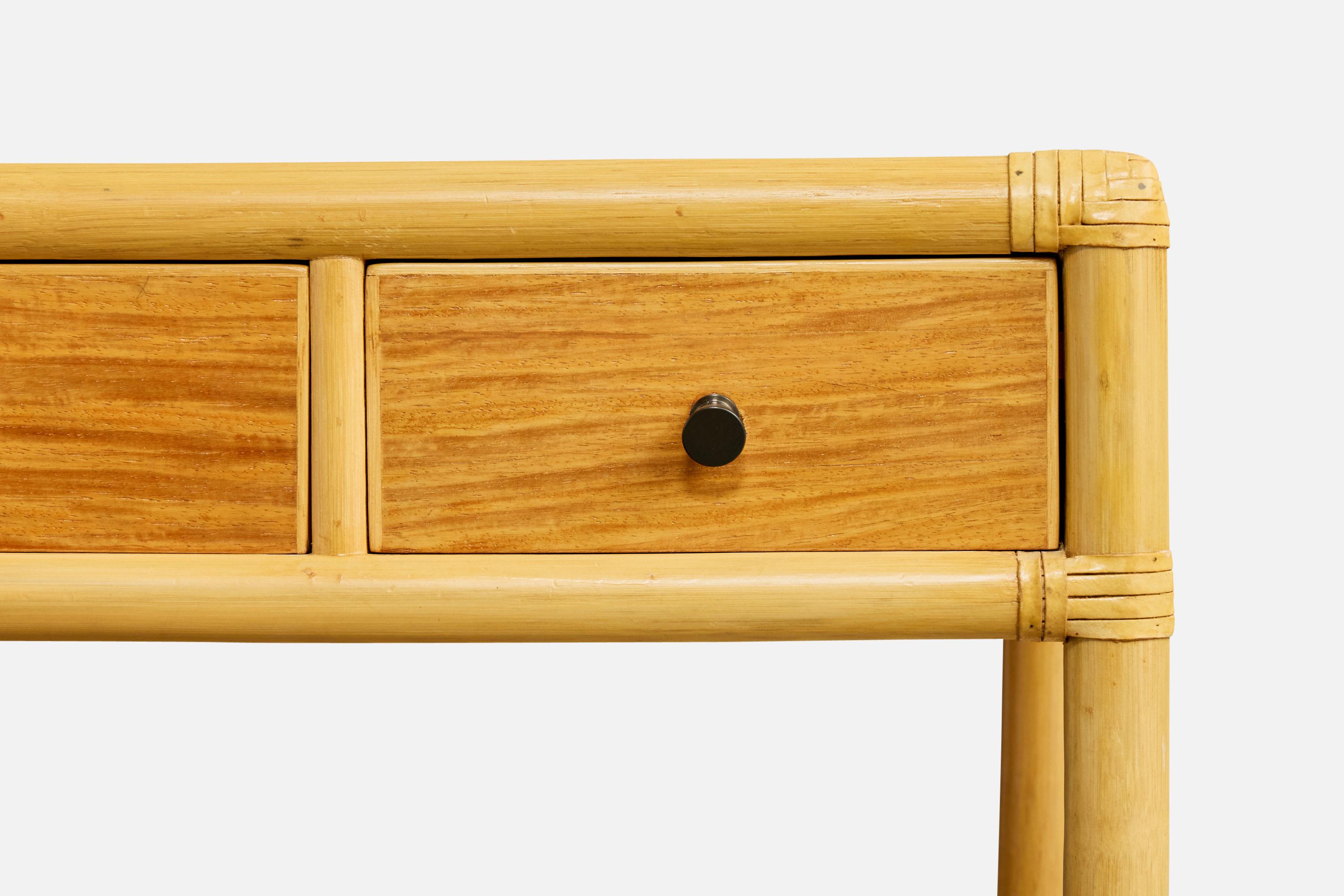 Fine XX secolo Kenneth Bergenblad, Comodini, bambù, legno, rattan, ottone, Svezia, 1976 in vendita