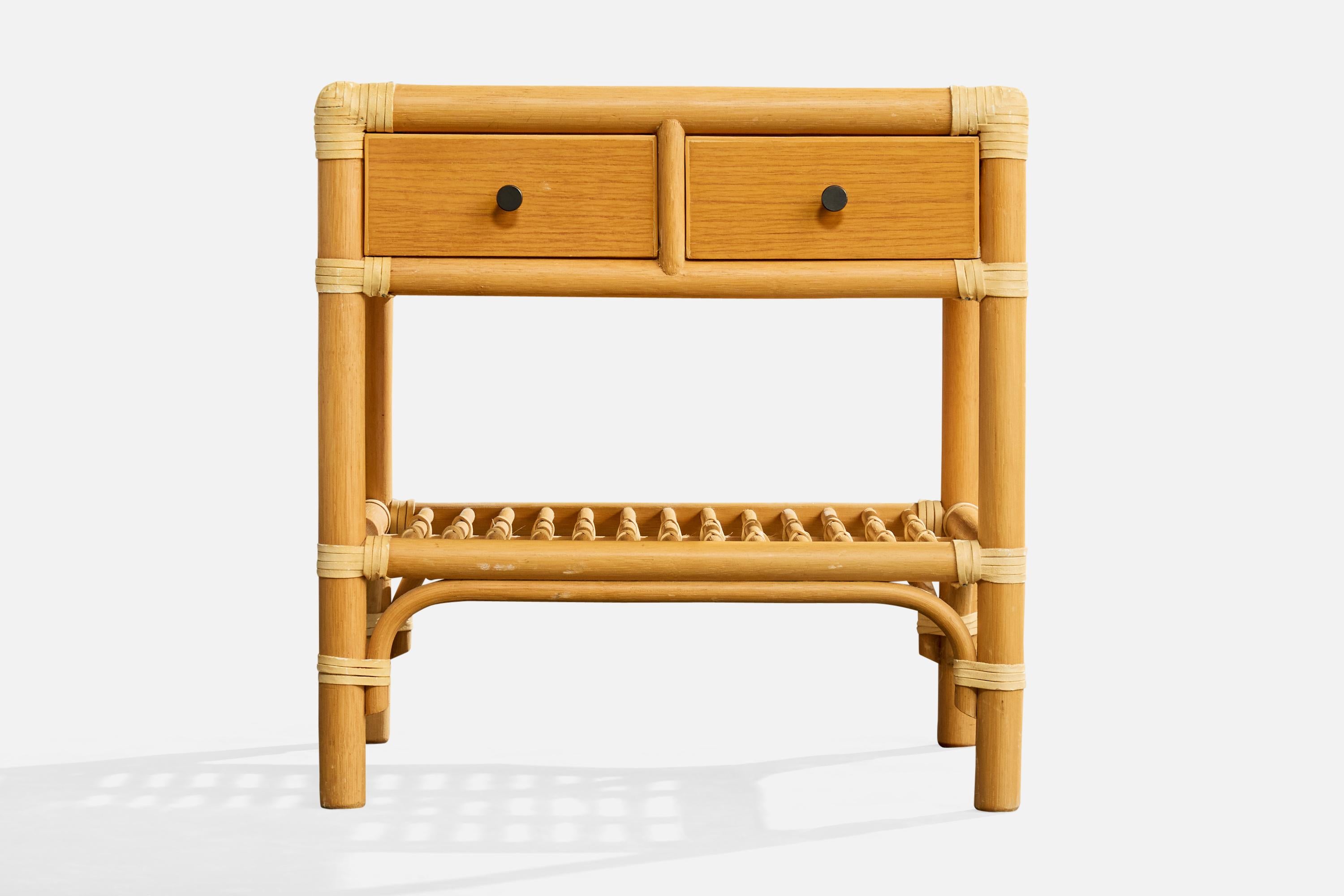 Fine XX secolo Kenneth Bergenblad, Comodini, bambù, legno, rattan, ottone, Svezia, 1976 in vendita