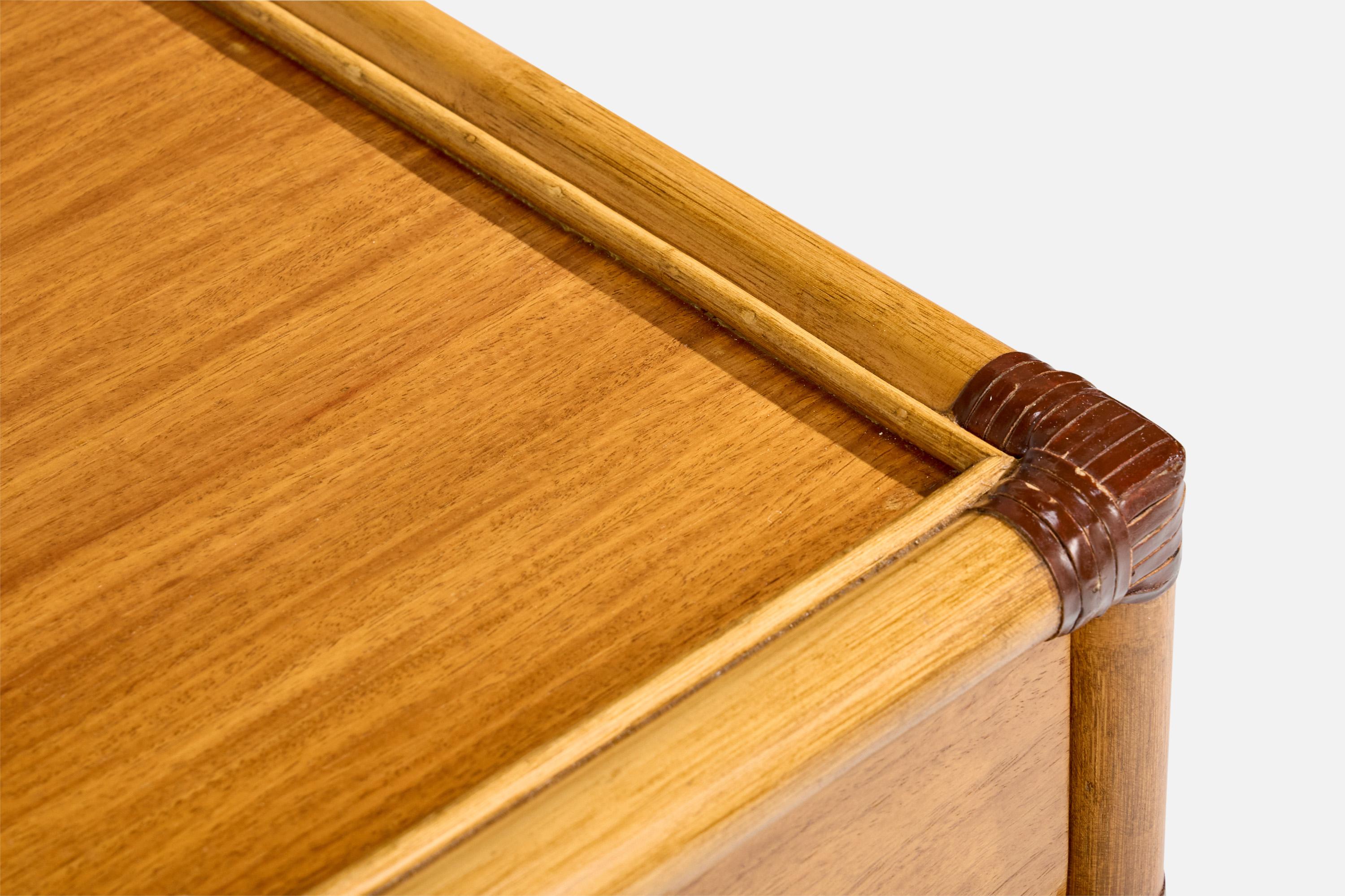 Kenneth Bergenblad, Comodini, bambù, legno, rattan, ottone, Svezia, 1976 in vendita 1