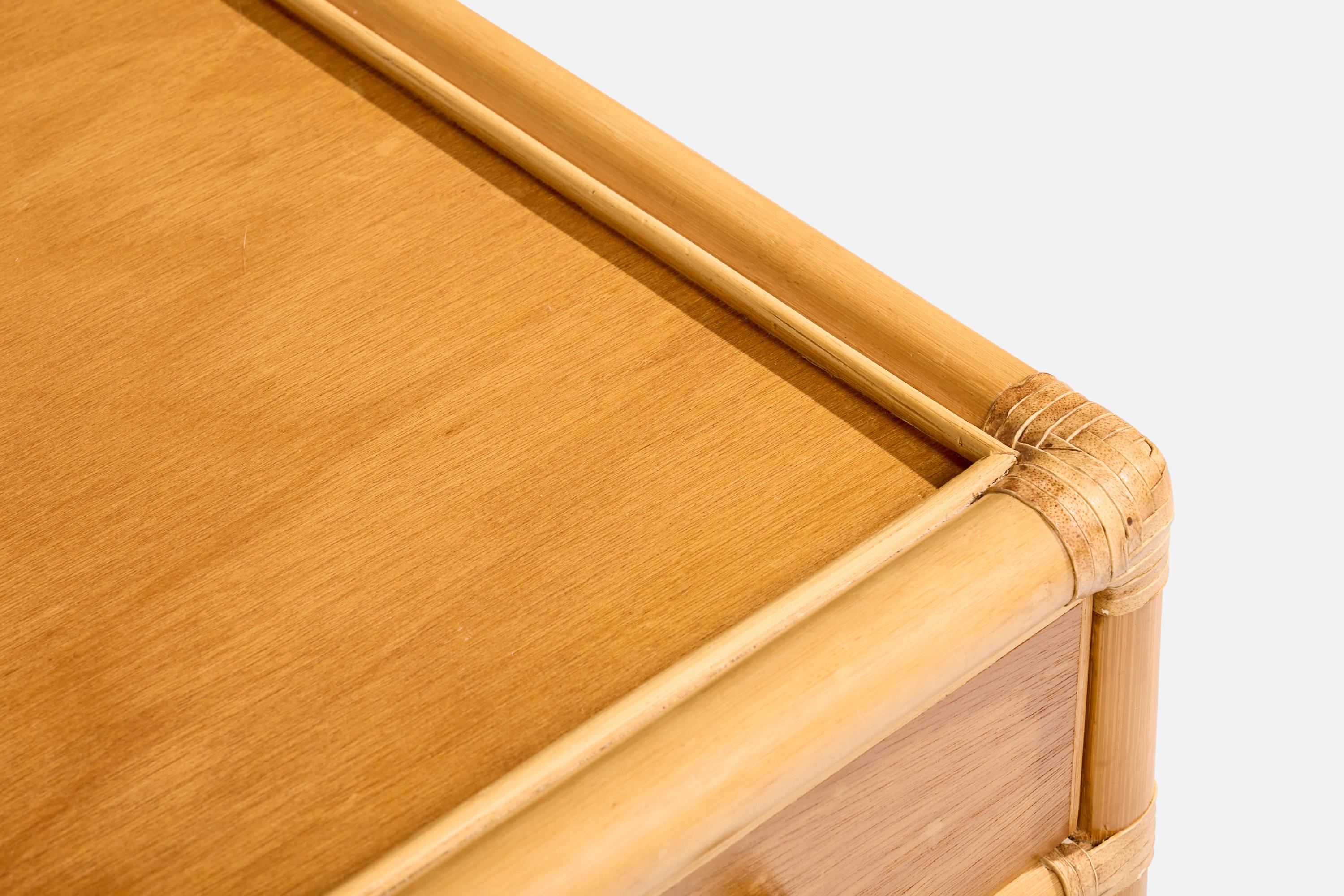 Kenneth Bergenblad, Comodini, bambù, legno, rattan, ottone, Svezia, 1976 in vendita 1