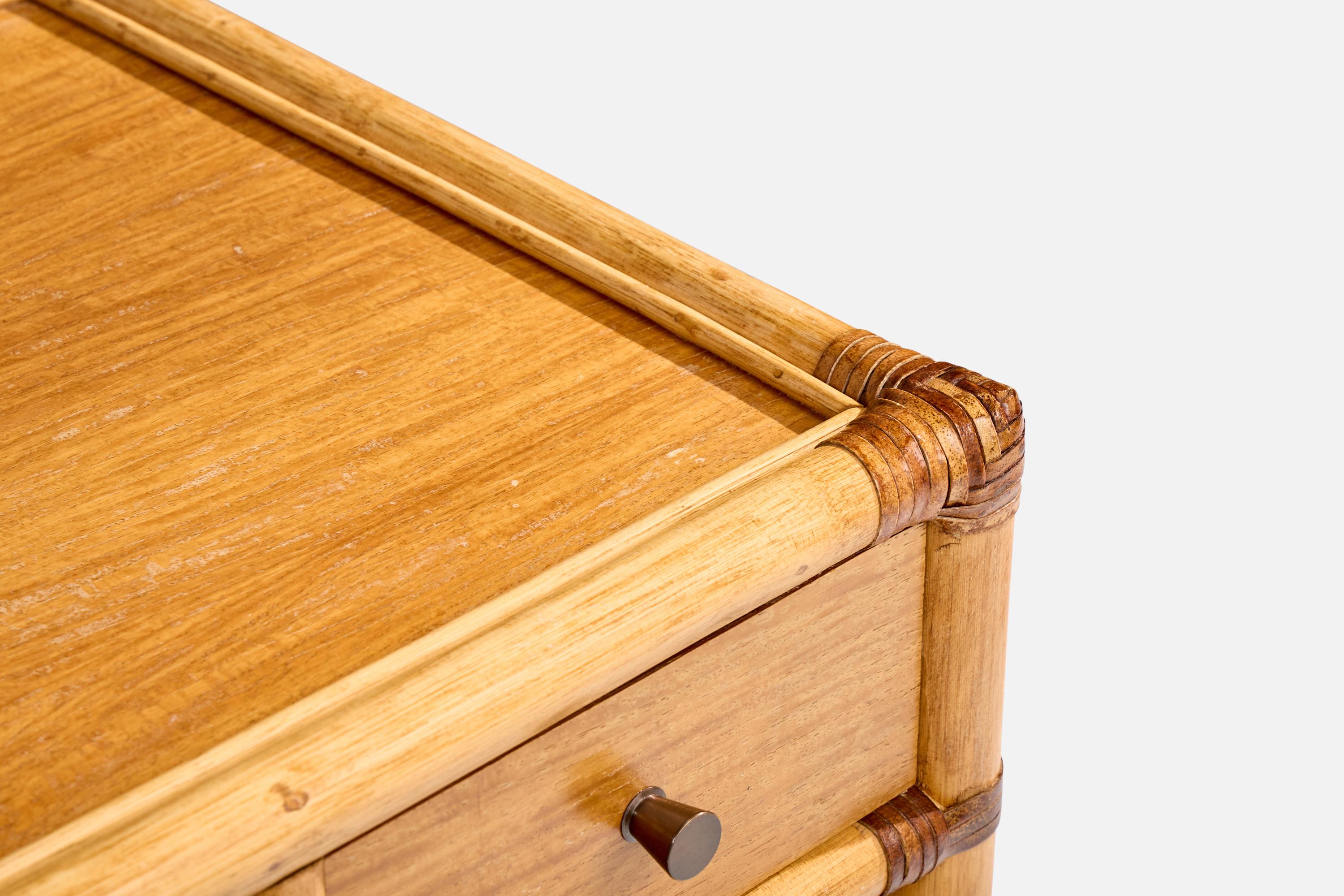 Kenneth Bergenblad, Comodini, bambù, legno, rattan, ottone, Svezia, 1976 in vendita 1