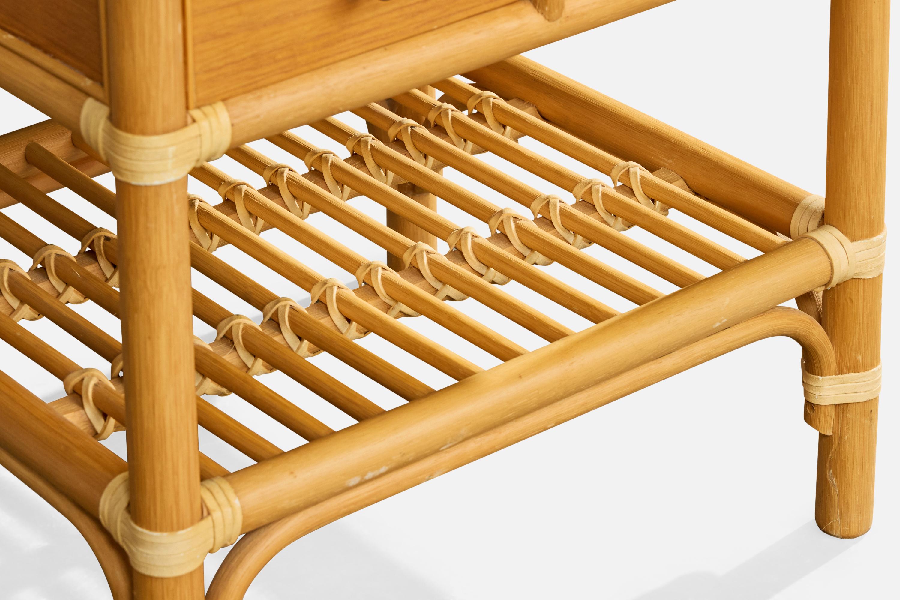 Kenneth Bergenblad, Comodini, bambù, legno, rattan, ottone, Svezia, 1976 in vendita 2