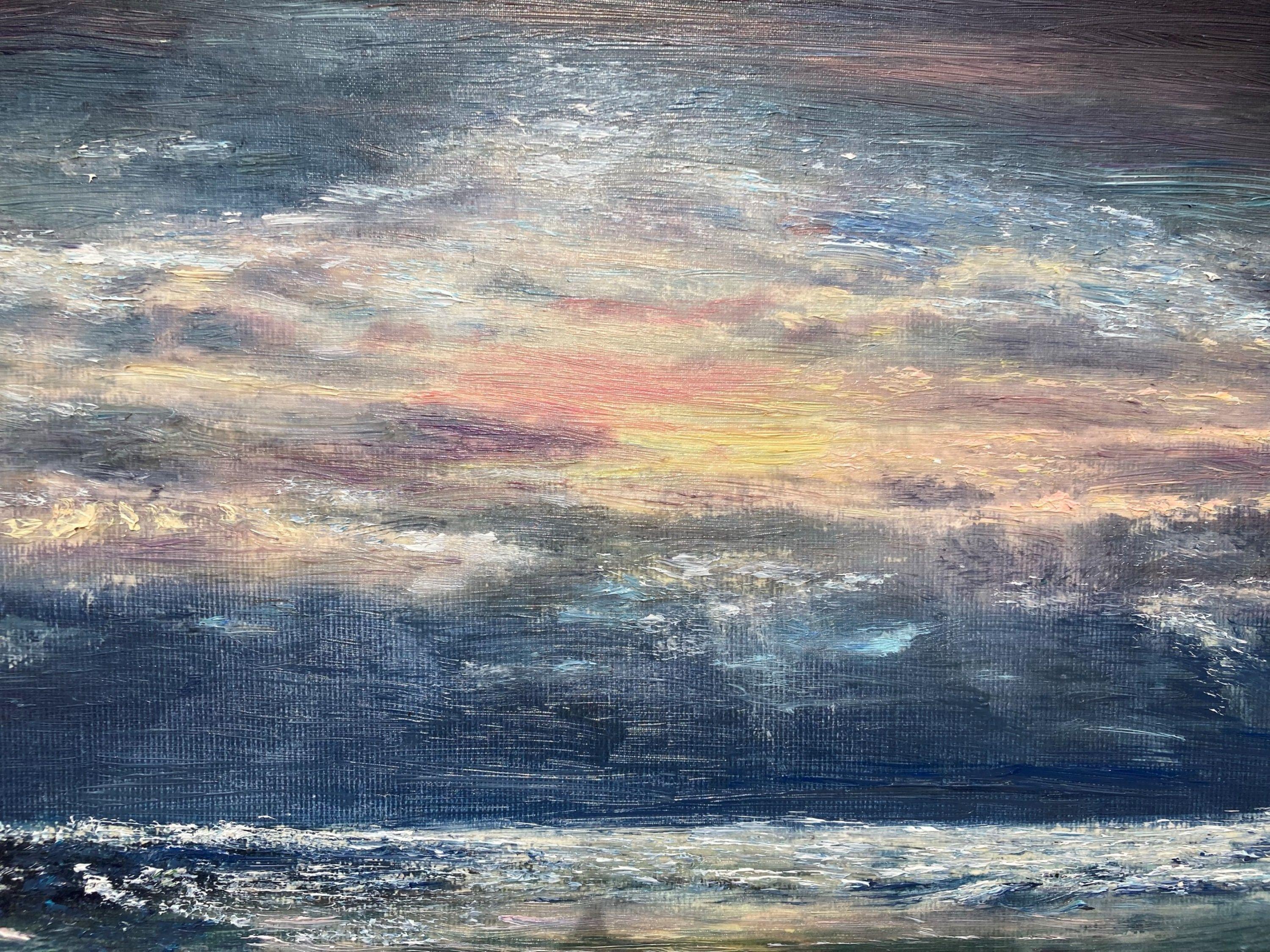 Imaginez le fracas constant des vagues, la puissance de l'eau se manifestant dans des tons de vert, de bleu, de gris et de blanc, tandis que les nuages dansants créent un effet de tunnel qui en fait la représentation parfaite de ce que l'on ne peut