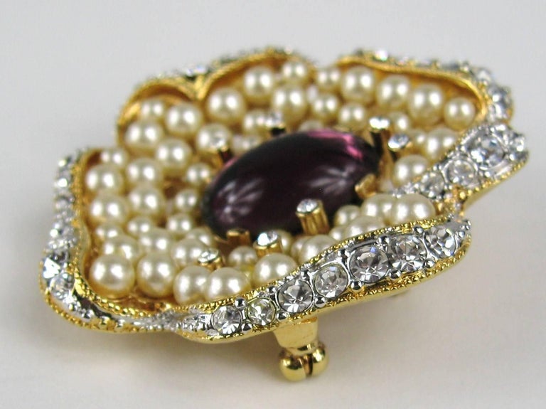 Kenneth J Lane  KLJ Purple Cabochon Pearl Rhinestone Enhancer-Brooch Pin- 1990s In Excellent Condition For Sale In Wallkill, NY