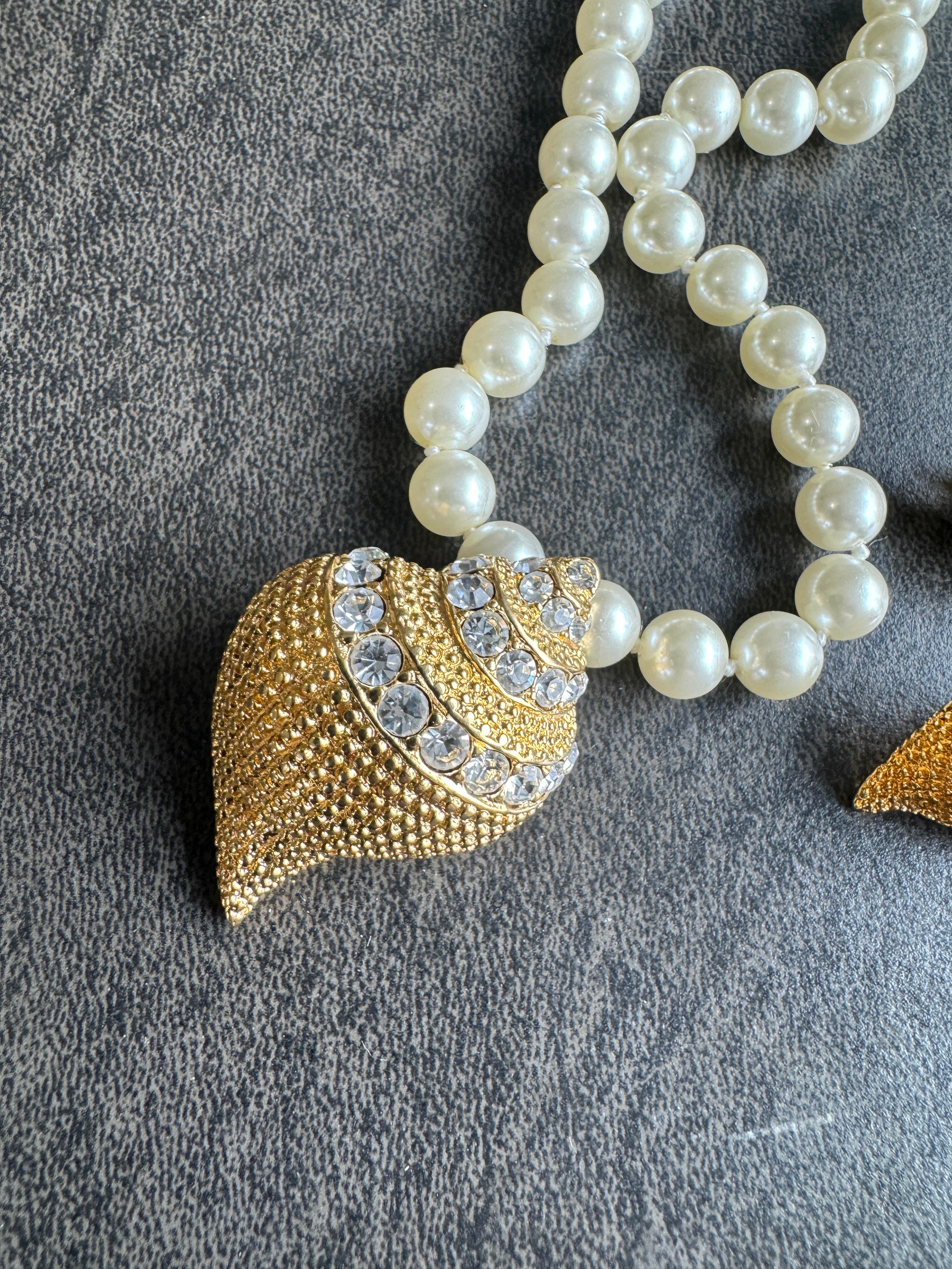 Kenneth Jay Lane Set de Broche y Pendientes Concha de Cristal KJL en venta 1