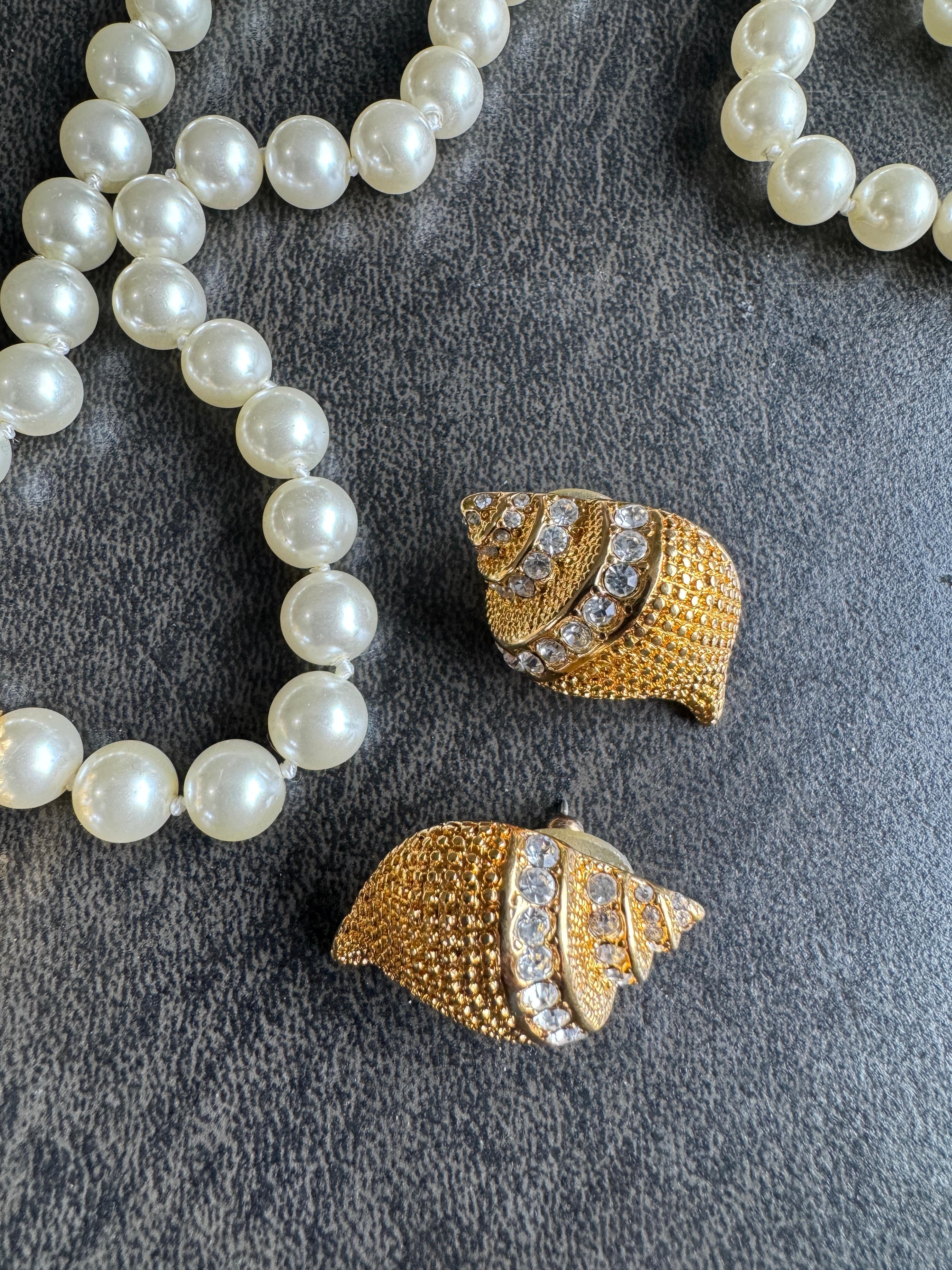 Kenneth Jay Lane Set de Broche y Pendientes Concha de Cristal KJL en venta 2