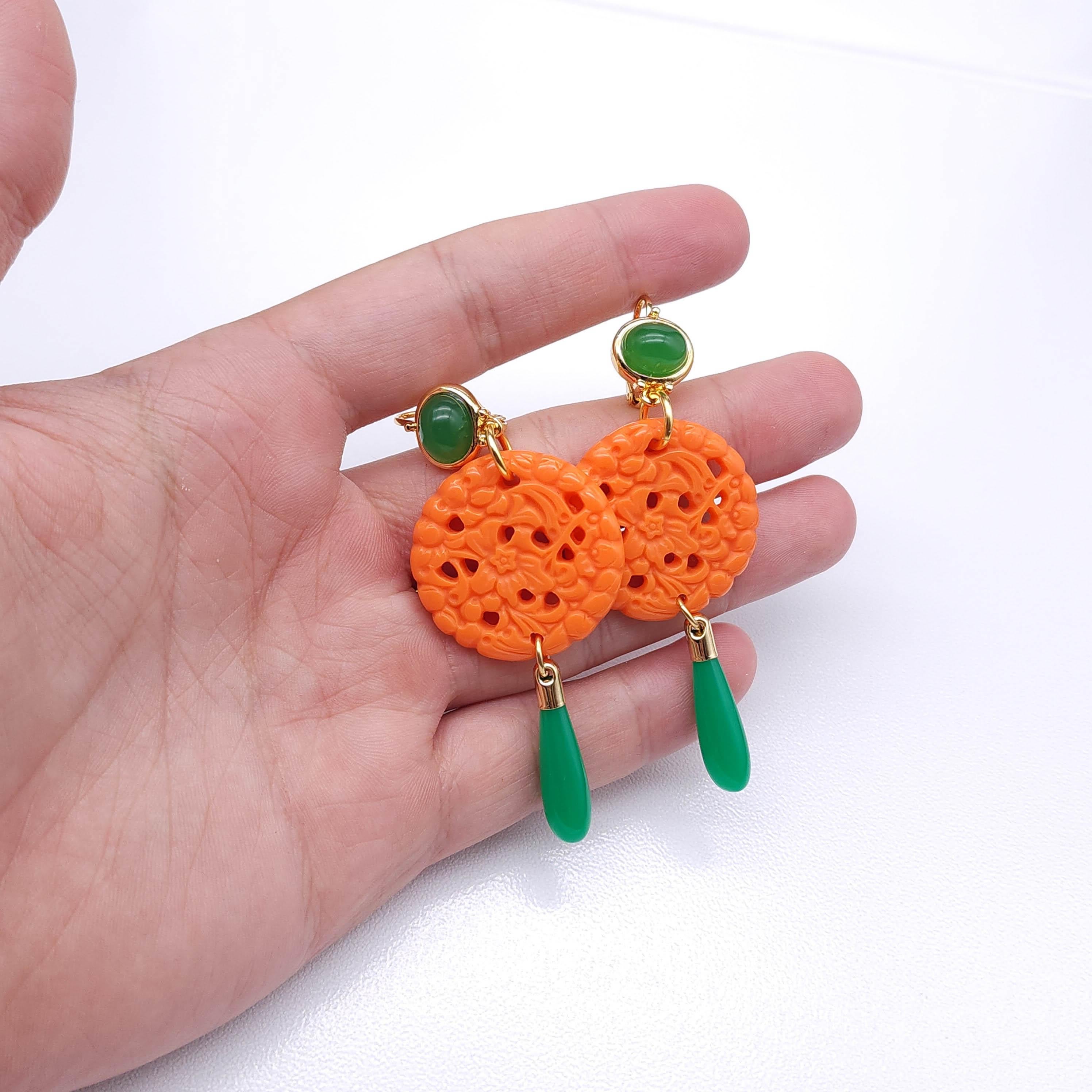 Women's or Men's Kenneth Jay Lane Coral Jade Drop Wire Earrings in Gold, Orange & Green, Couture For Sale