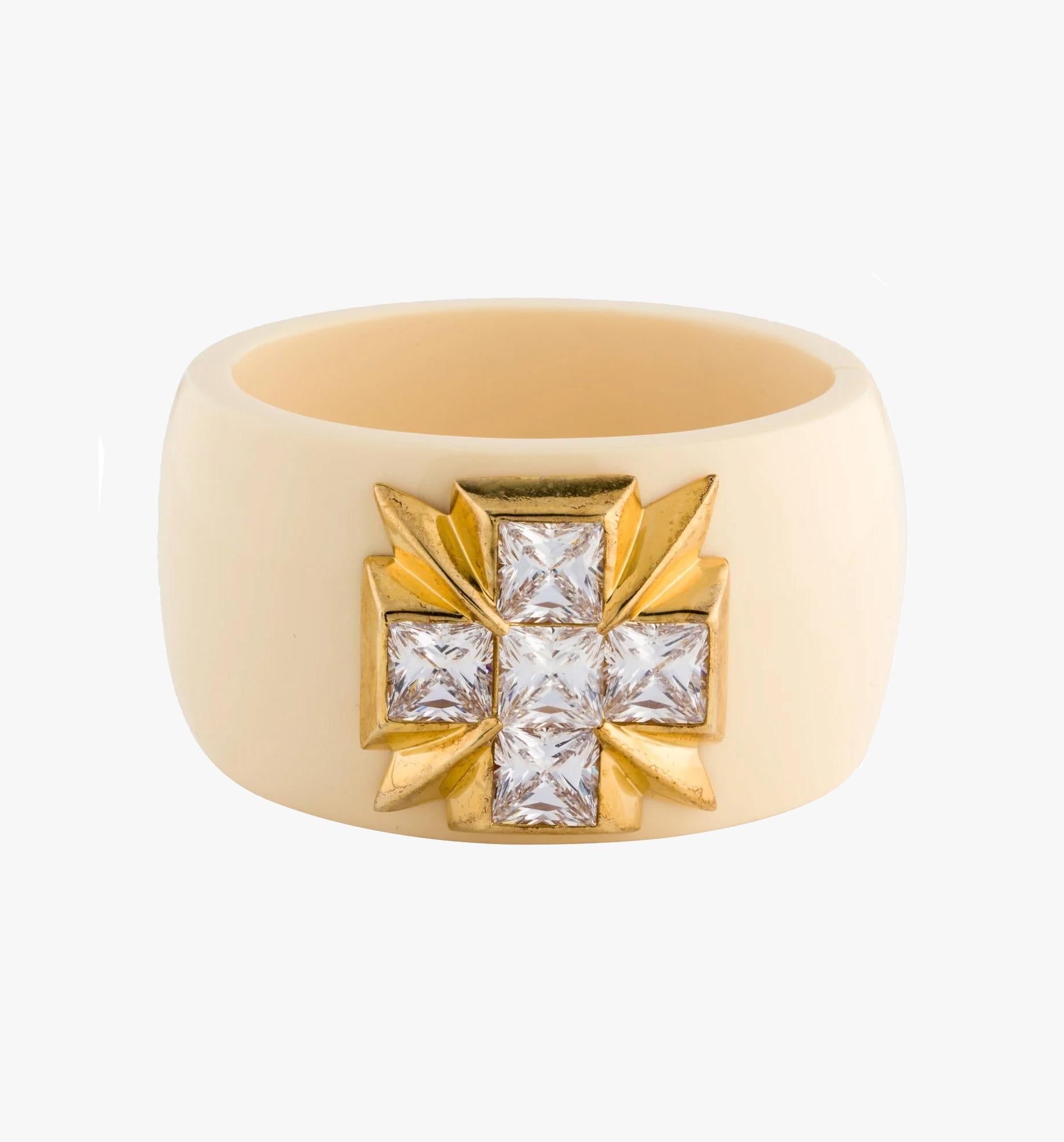 Bracciale in cristallo e resina di Kenneth Jay Lane In condizioni buone in vendita a New York, NY