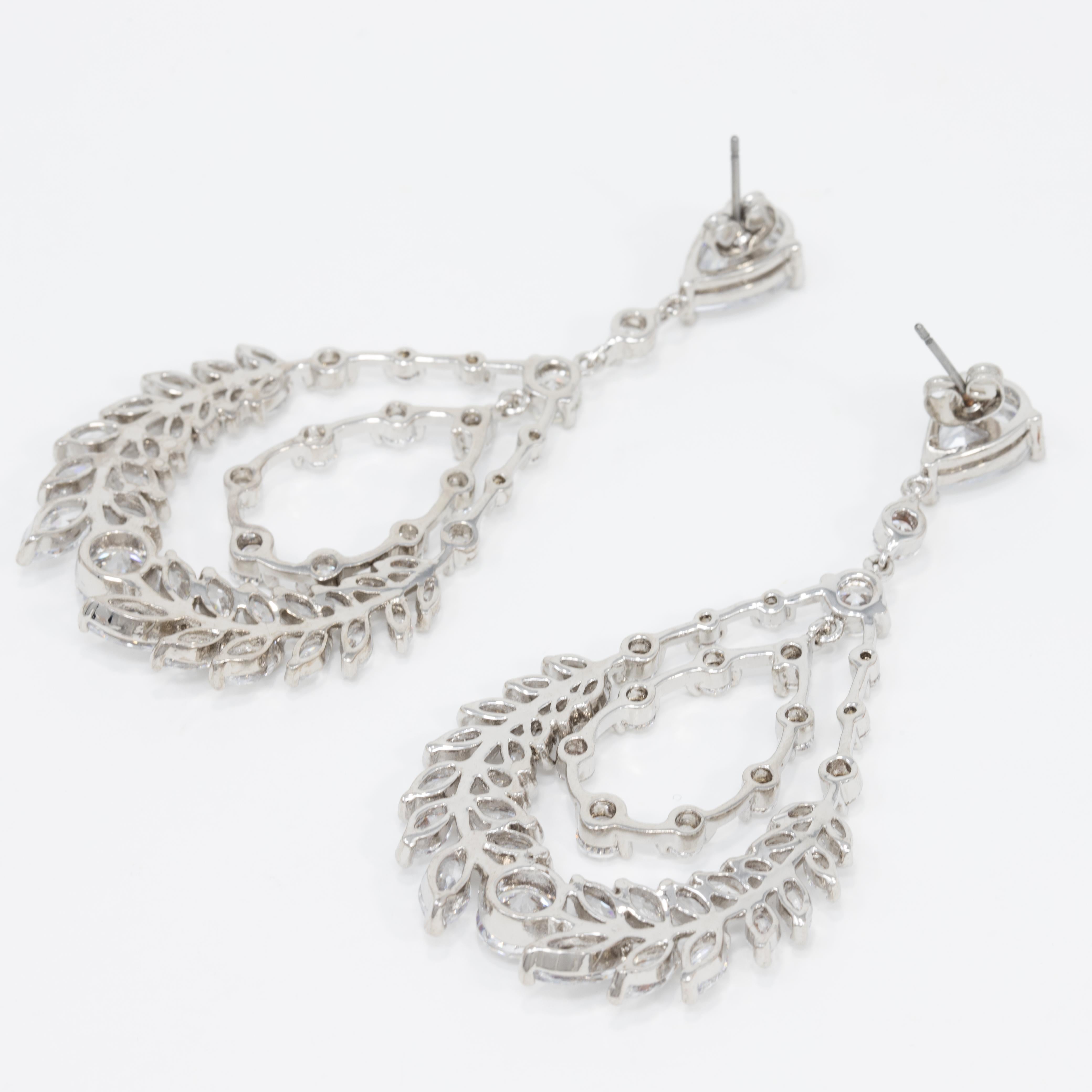 Contemporaneo Kenneth Jay Lane Cubiz Zirconia Laurel Dramatic Dangle Orecchini doppi, KJL in vendita