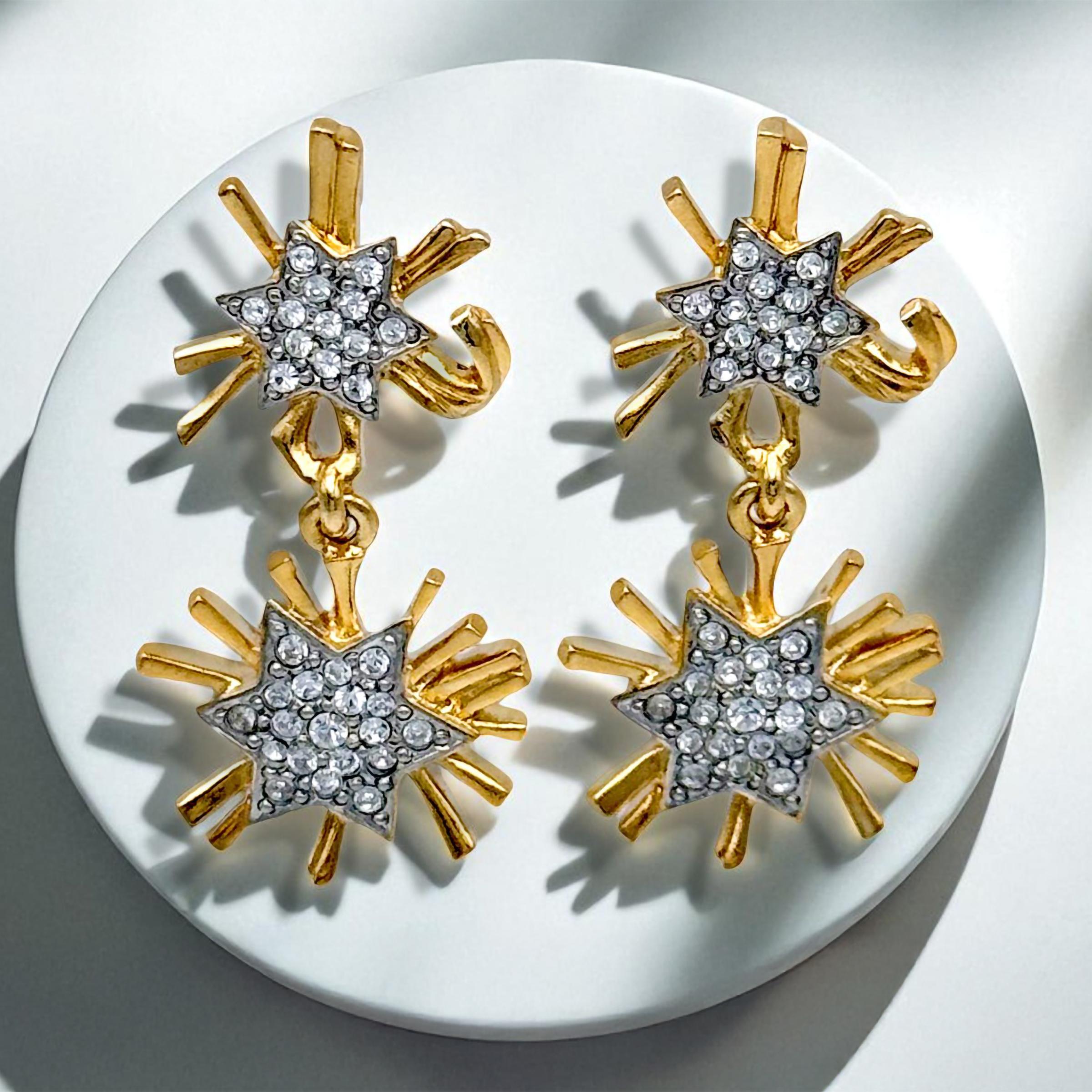 Taglio brillante Kenneth Jay Lane Designer Orecchini a goccia in oro con cristalli Swarovski in vendita