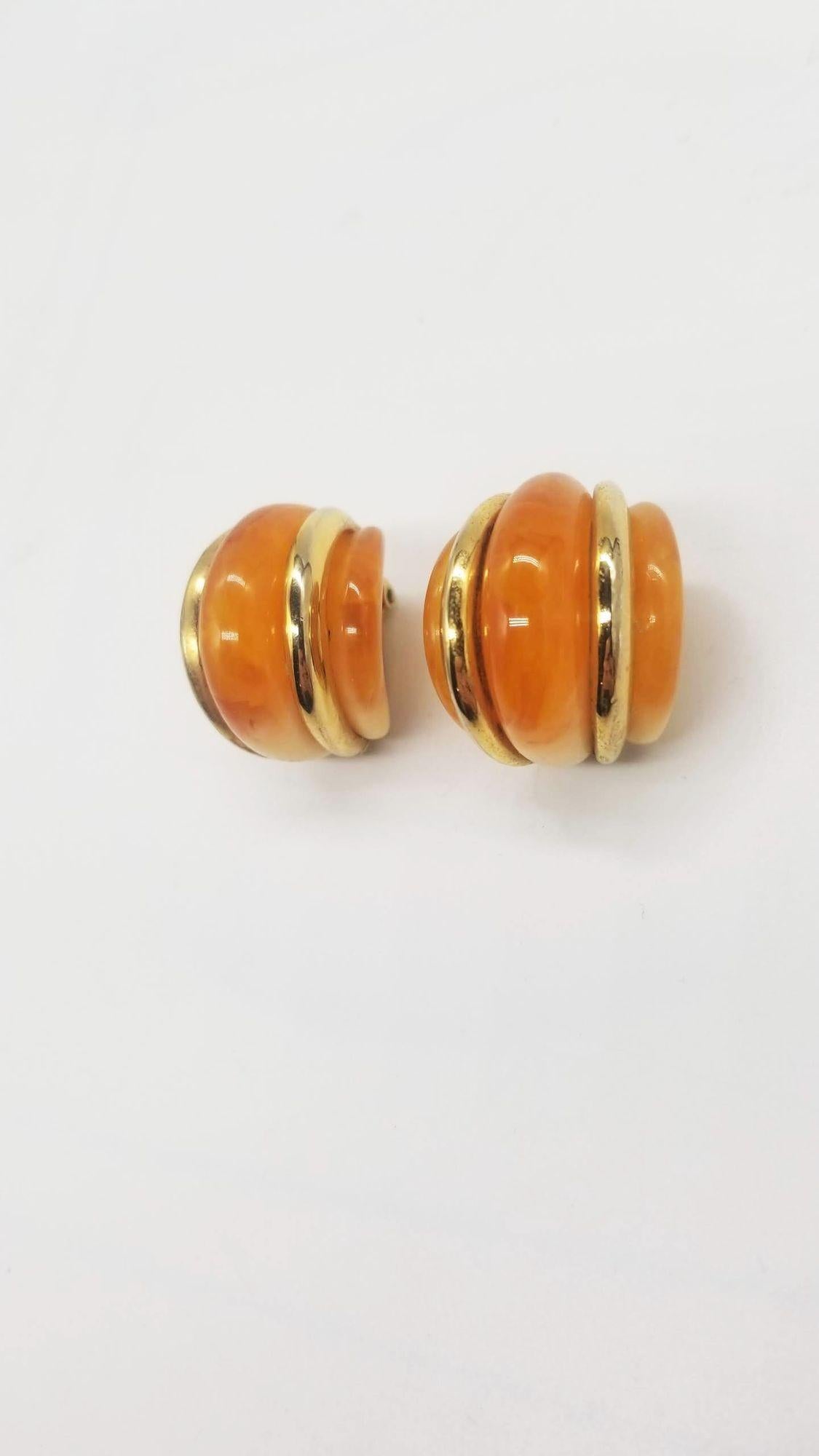 KENNETH JAY LANE Double Ribbed Domed Clip-On Earrings In Excellent Condition For Sale In Van Nuys, CA