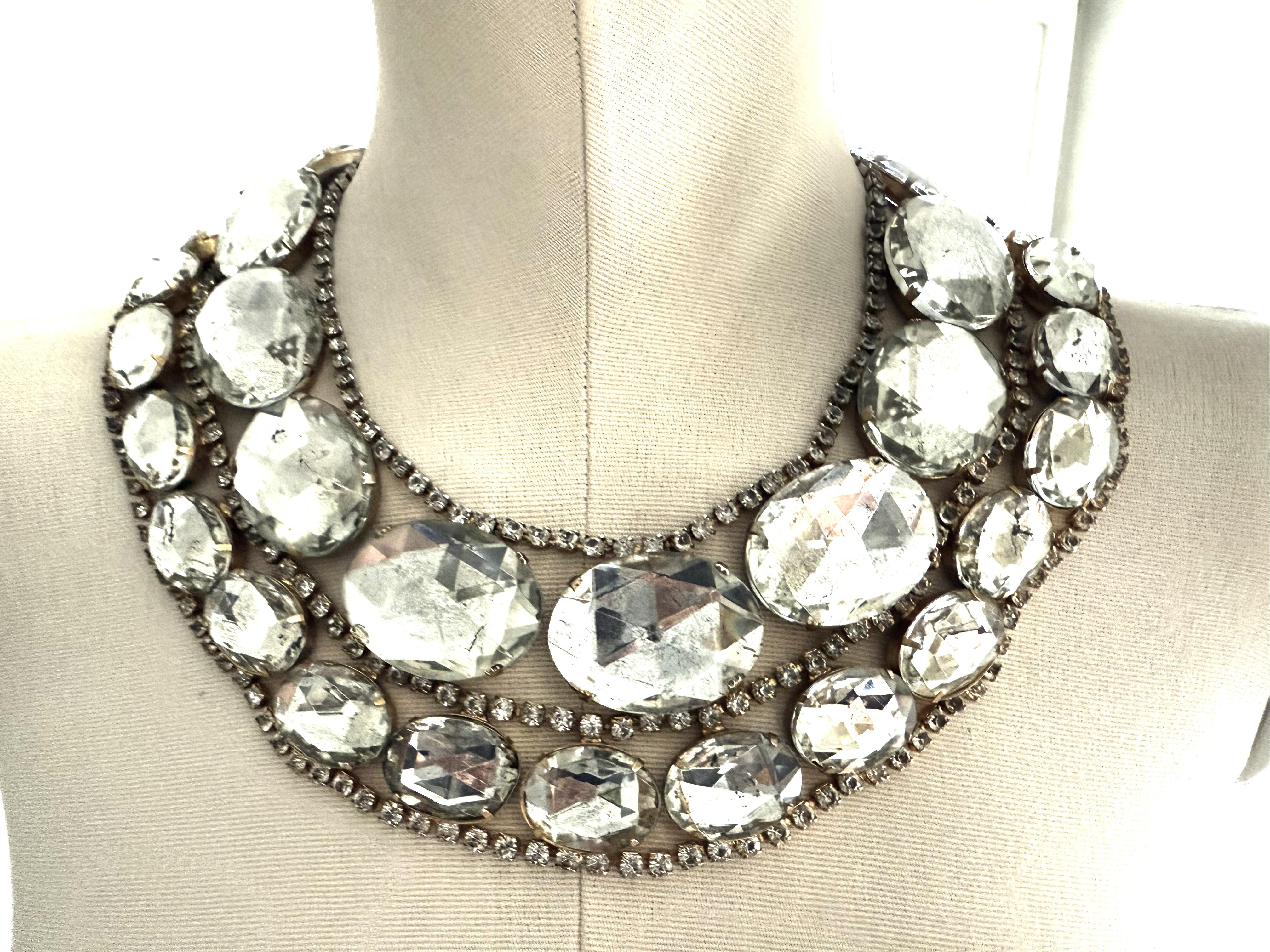 Kenneth Jay Lane, colliere a due file, inizio anni '60, USA, strass, resina. In condizioni buone in vendita a Stuttgart, DE