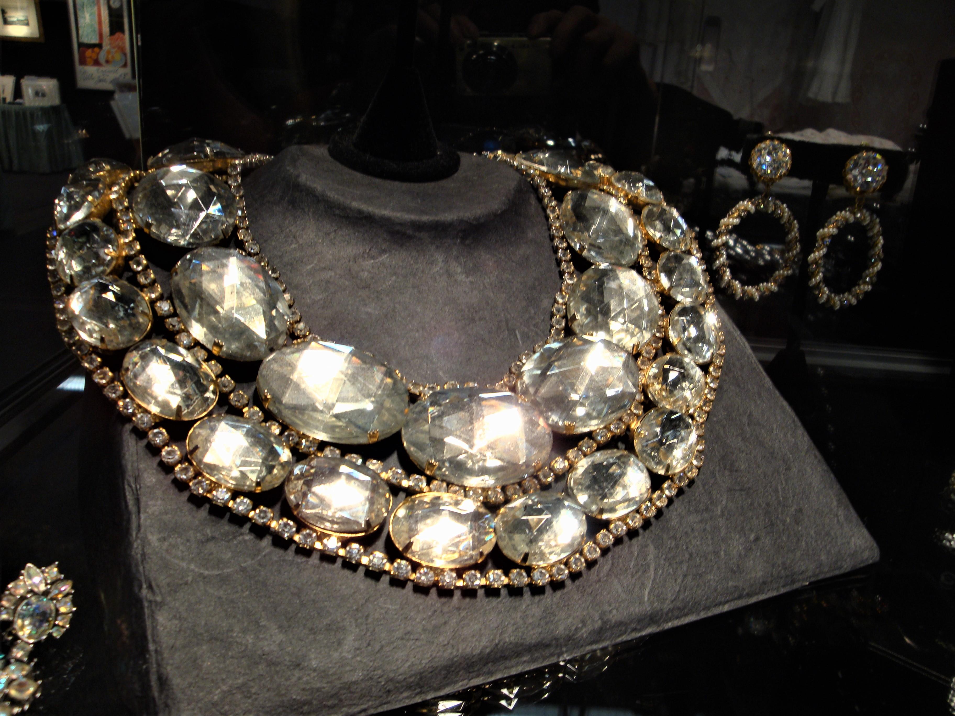 Kenneth Jay Lane, colliere a due file, inizio anni '60, USA, strass, resina. in vendita 2