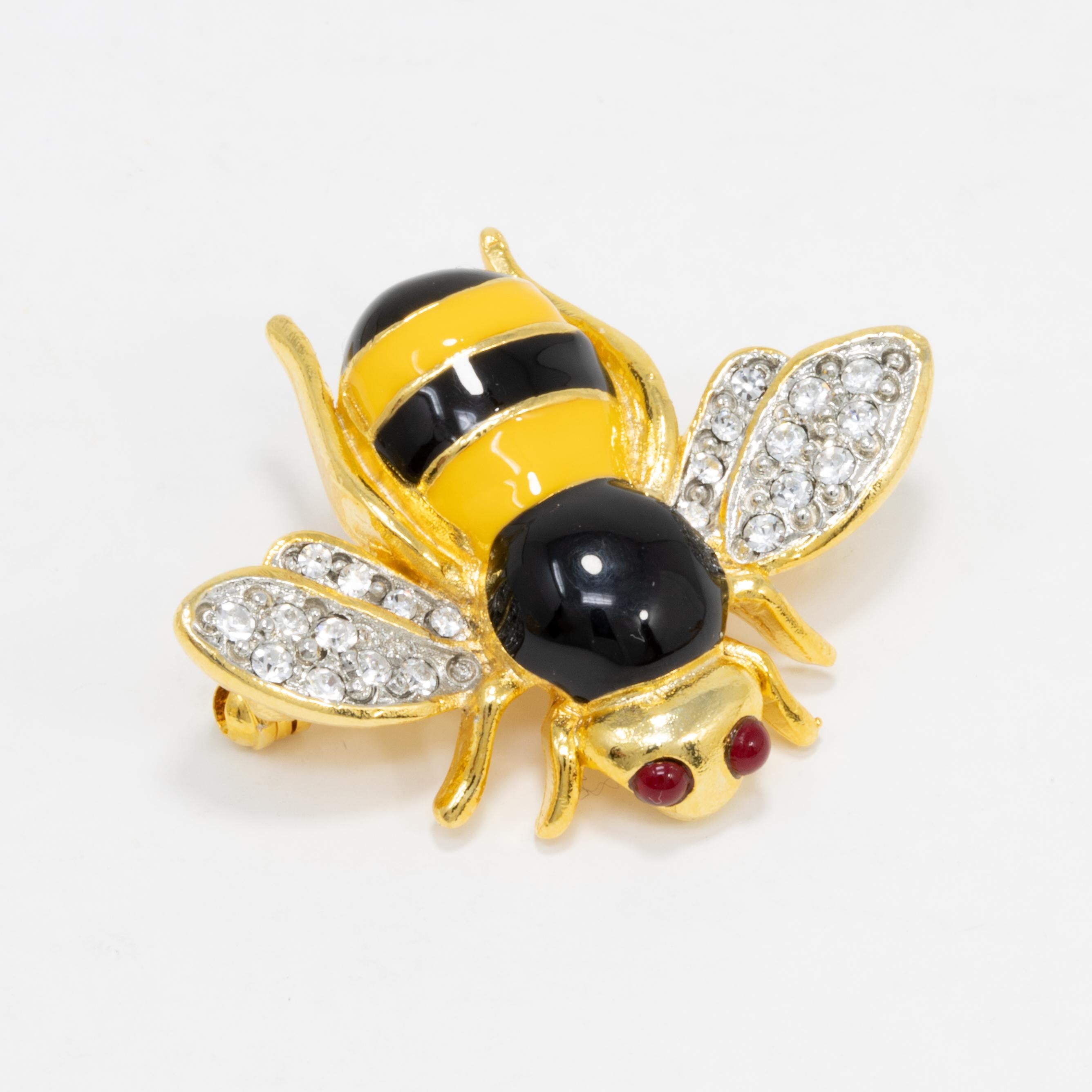 A whimsical bee pin by Kenneth Jay Lane. This stylish critter is decorated with clear crystals and black & yellow enamel.

Gold plated.

Marks / hallmarks / etc: Kenneth Lane, Made in USA