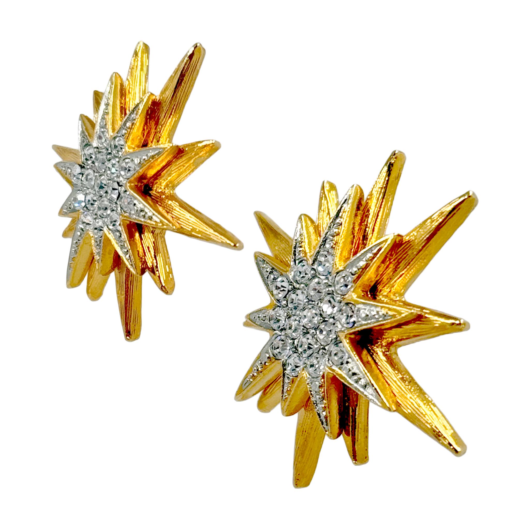 Pendientes Kenneth Jay Lane de cristal dorado en forma de estrella con engaste de pavé de cristal austriaco. Joyas de diseño de lujo. Piezas atrevidas. Fabricado en EE.UU.

Estos llamativos pendientes de estrella de Kenneth Jay Lane presentan rayos