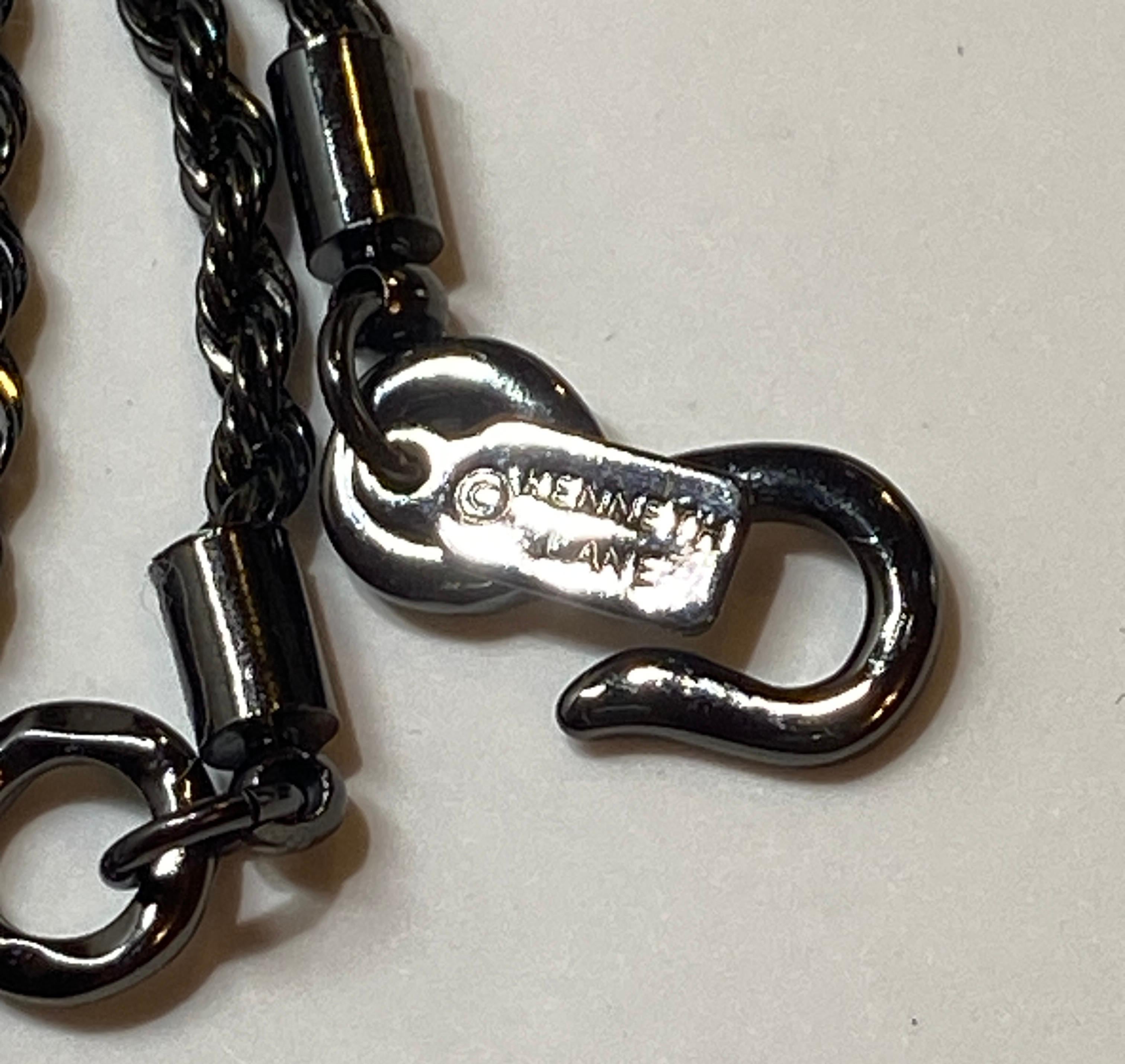 Kenneth Jay Lane Pendentif gothique « serpent » clouté avec chaîne en corde gothique Unisexe en vente