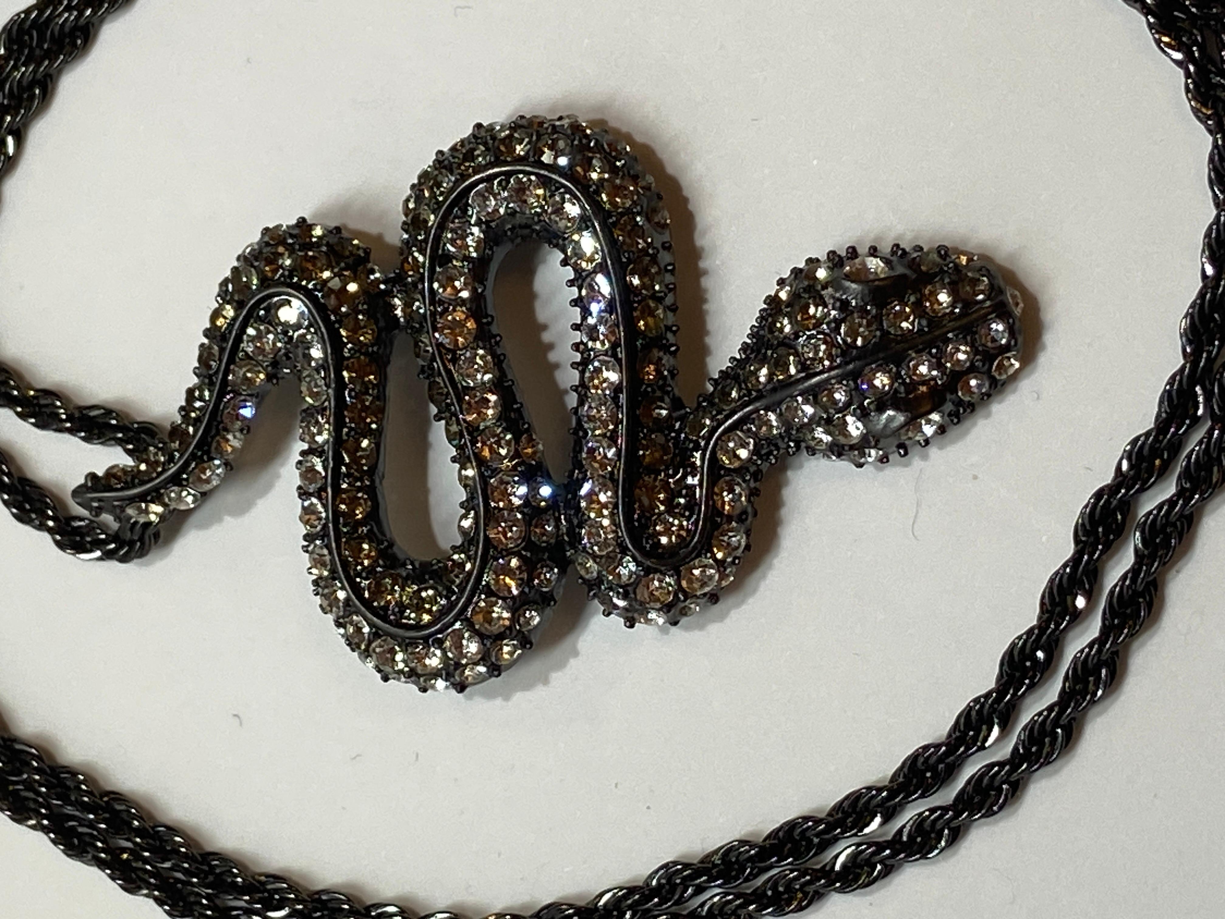 Kenneth Jay Lane Pendentif gothique « serpent » clouté avec chaîne en corde gothique en vente 3