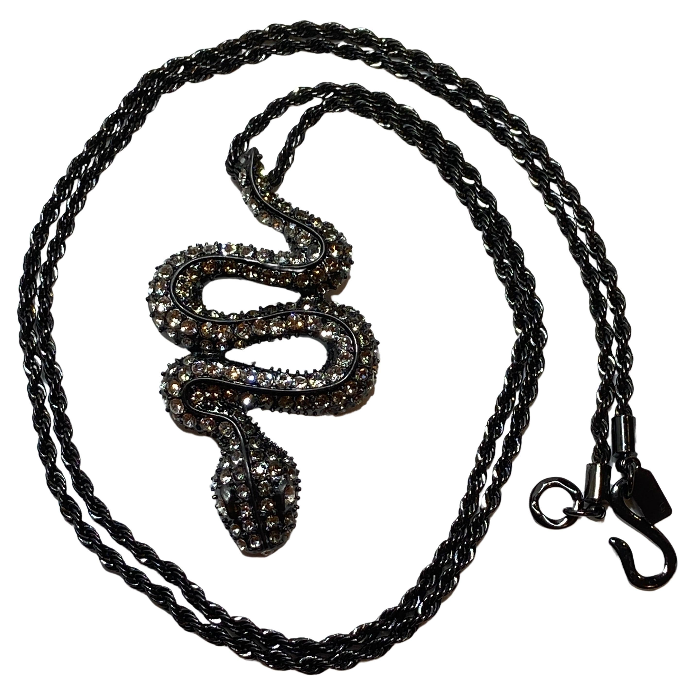 Kenneth Jay Lane Pendentif gothique « serpent » clouté avec chaîne en corde gothique en vente