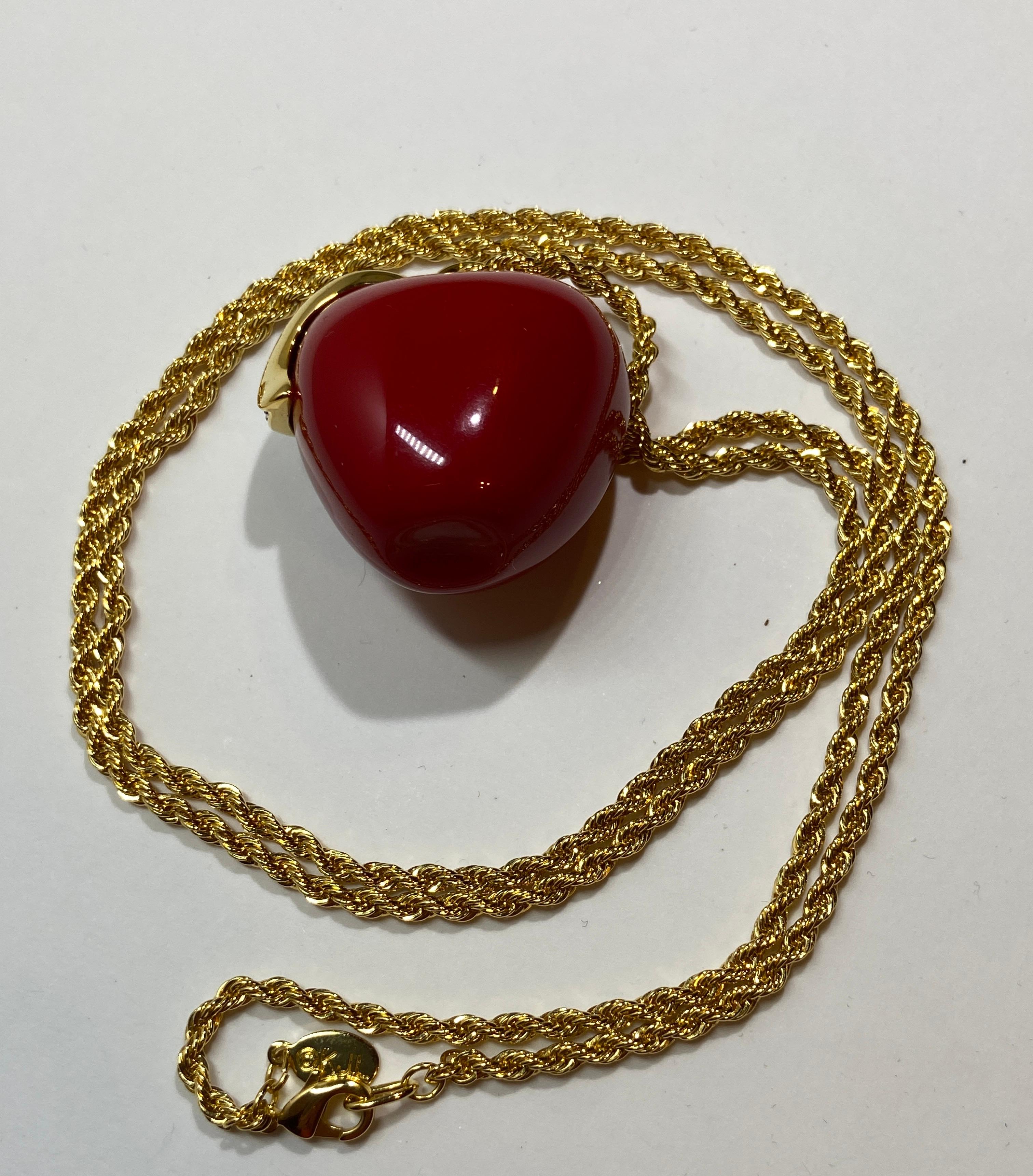Ciondolo e collana di Kenneth Jay Lane con strass e 