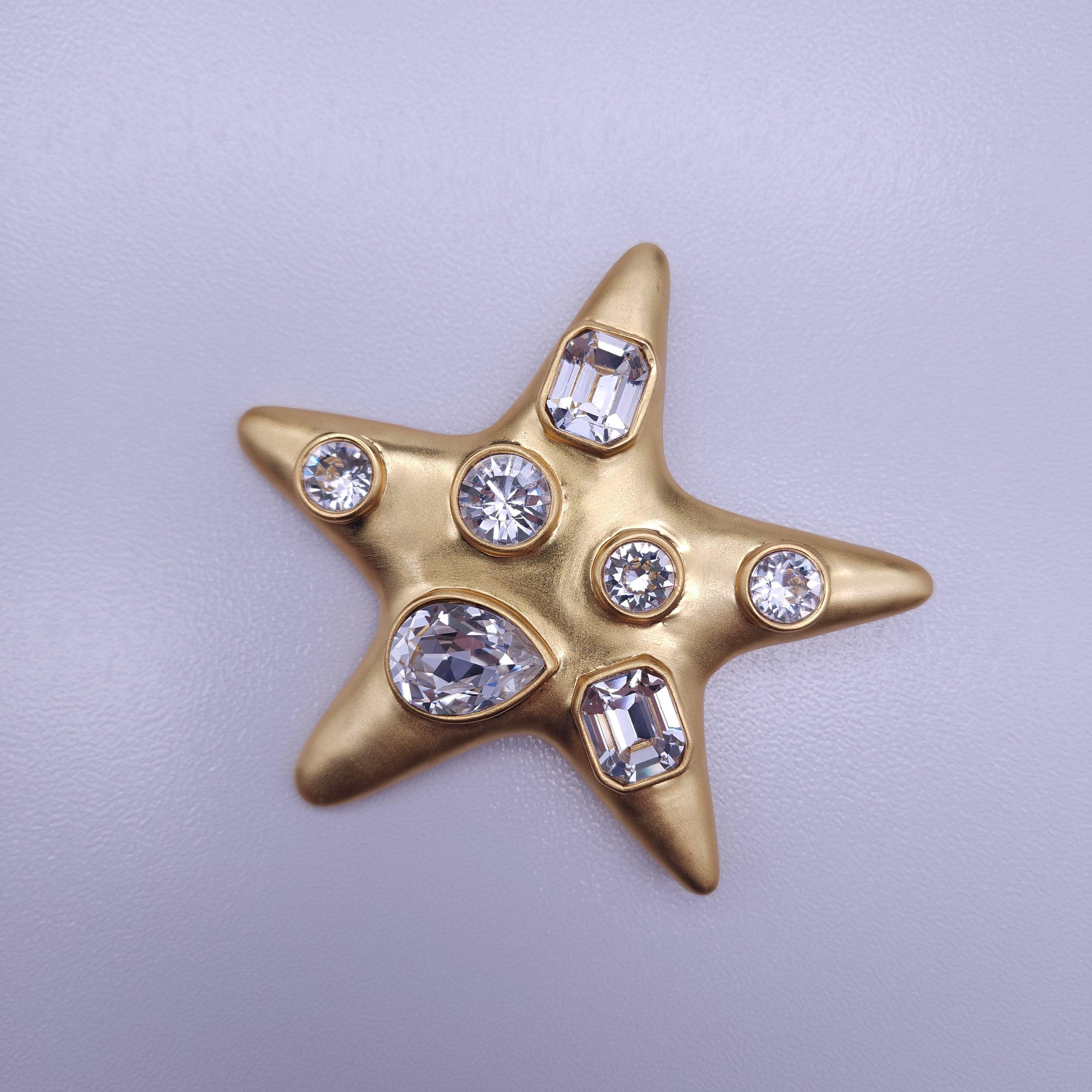Round Cut Kenneth Jay Lane Jeweled Star in Gold, Pin Brooch, Clear Crystals For Sale