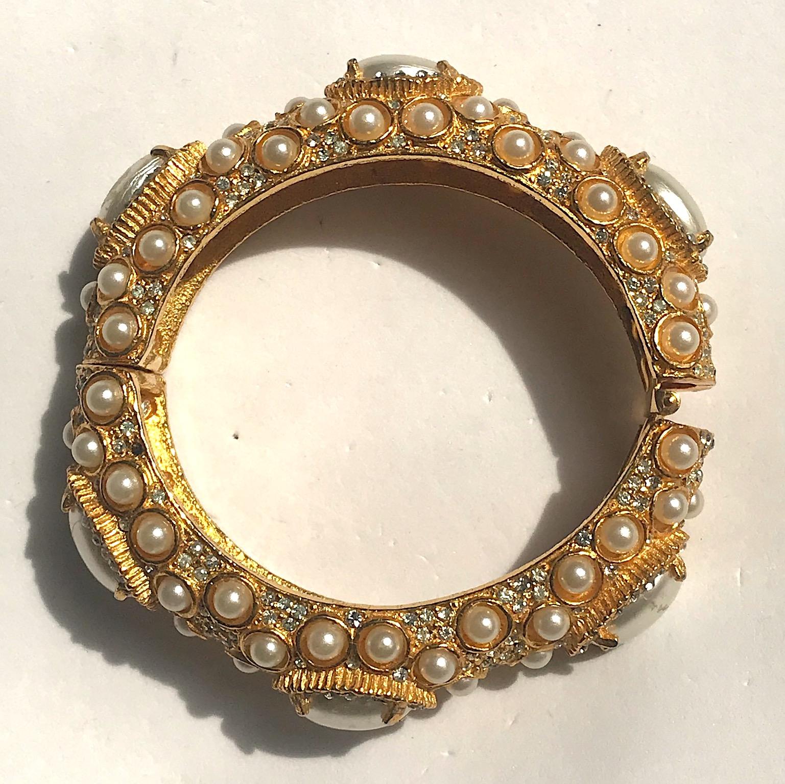 Kenneth Jay Lane, Bracciale con cabochon di perle della Collezione GRaxe 1980 di Kenneth Lane 7