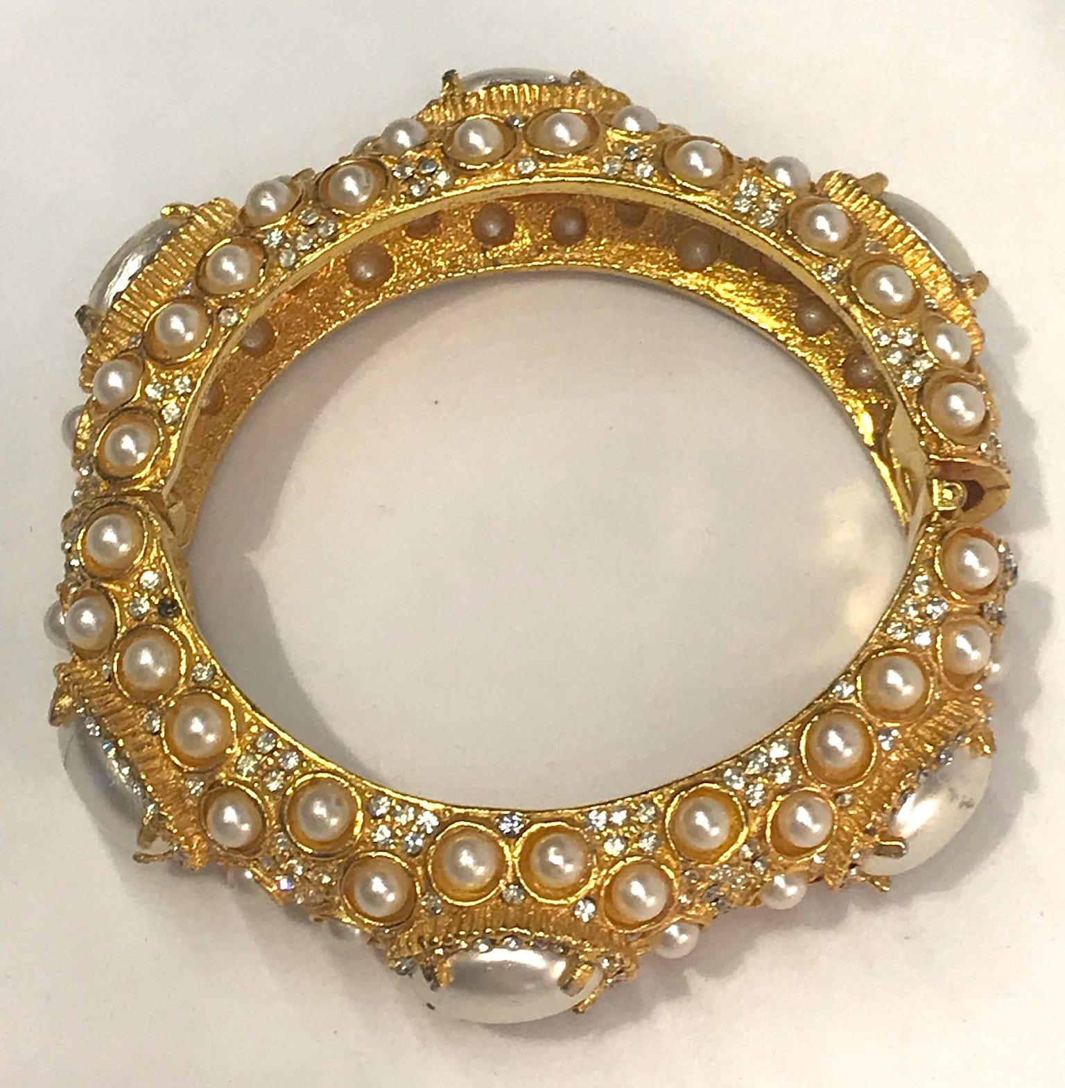 Kenneth Jay Lane, Bracciale con cabochon di perle della Collezione GRaxe 1980 di Kenneth Lane 1