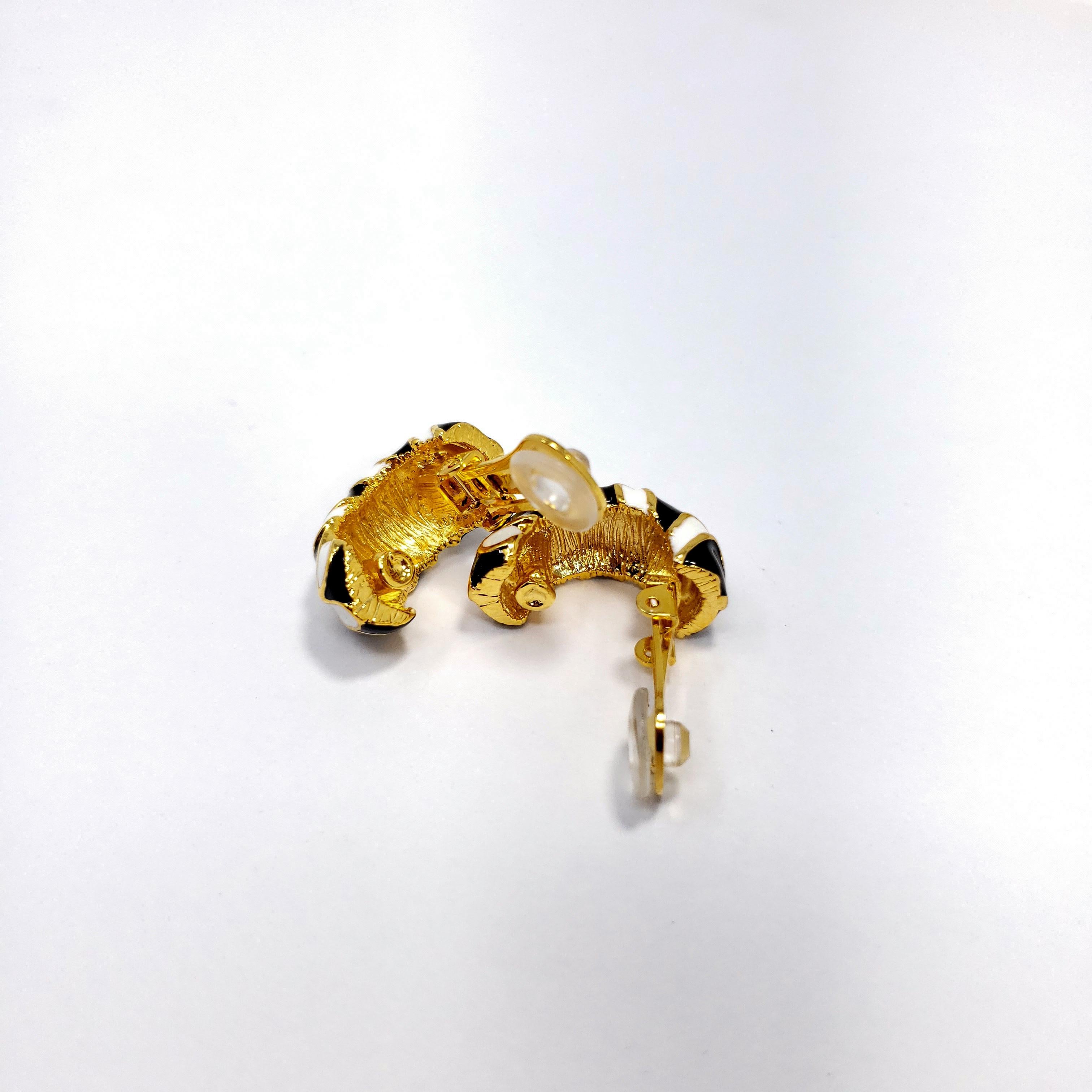 Kenneth Jay Lane KJL Black and White Enamel Clip on Earrings in Gold In New Condition In Milford, DE