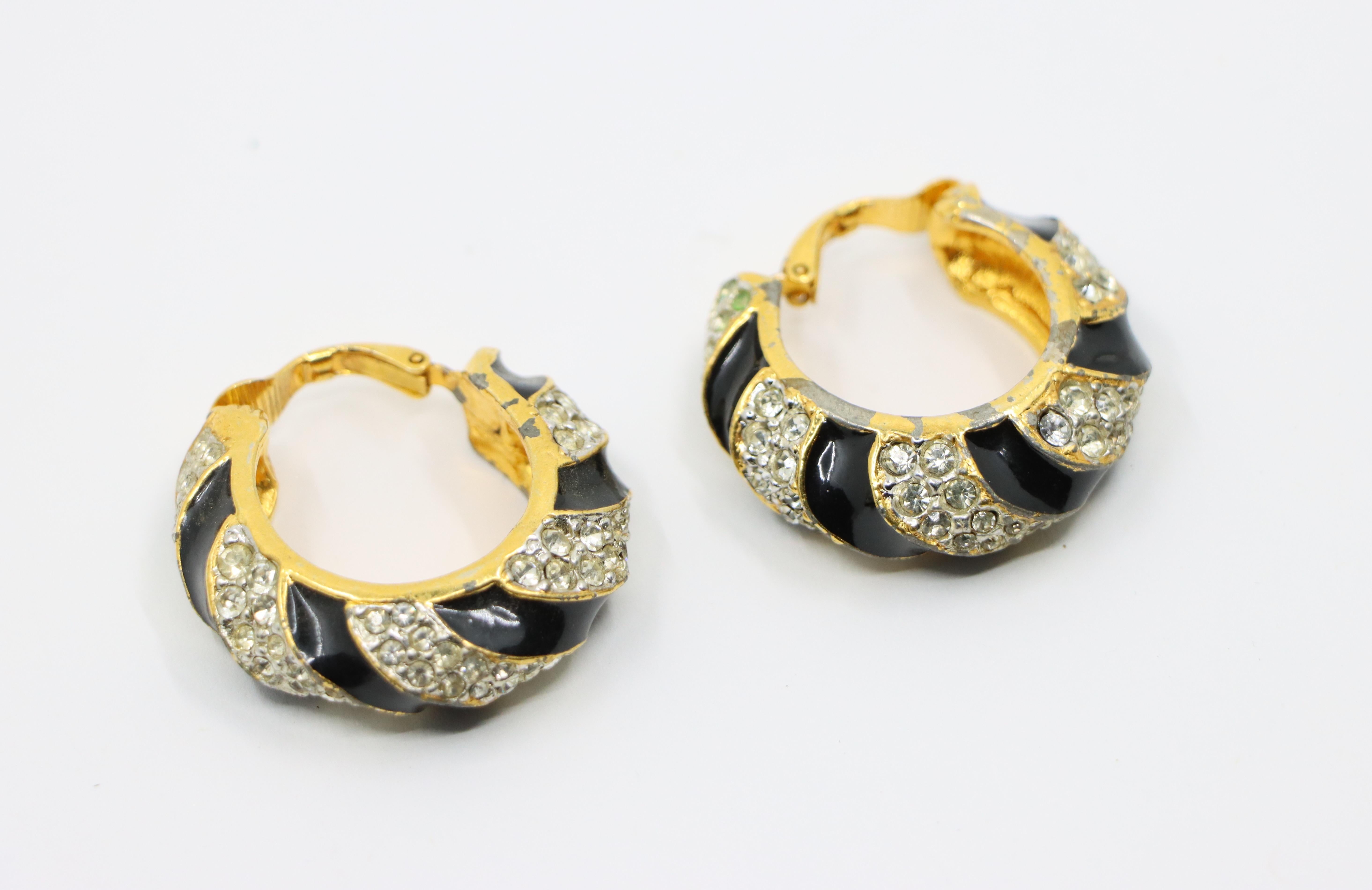 da uomo o donna Kenneth Jay Lane KJL Orecchini a cerchio con strass e smalto nero in vendita