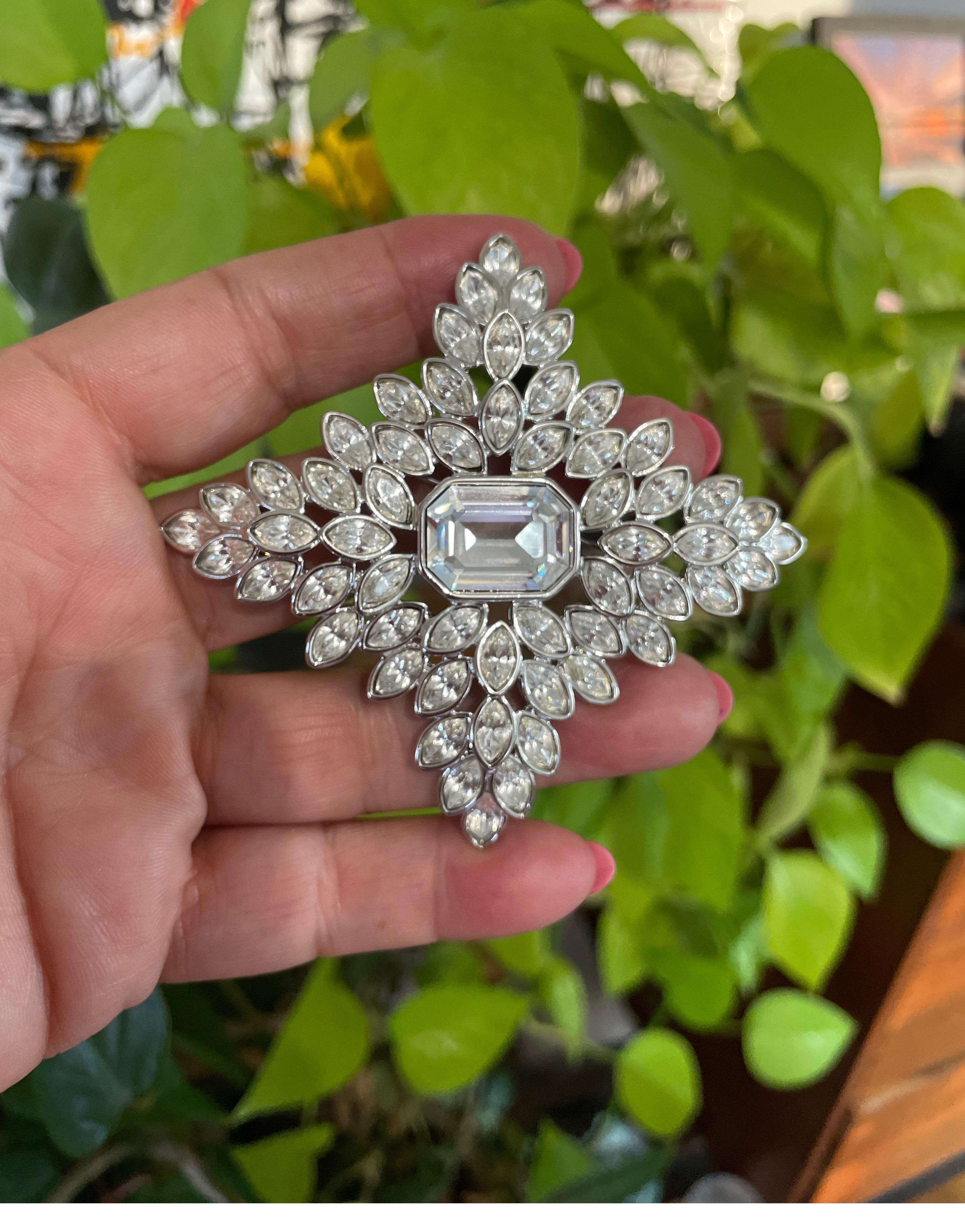 Kenneth Jay Lane KJL Brooch  Cruciform Star Pin  In Good Condition For Sale In Wallkill, NY