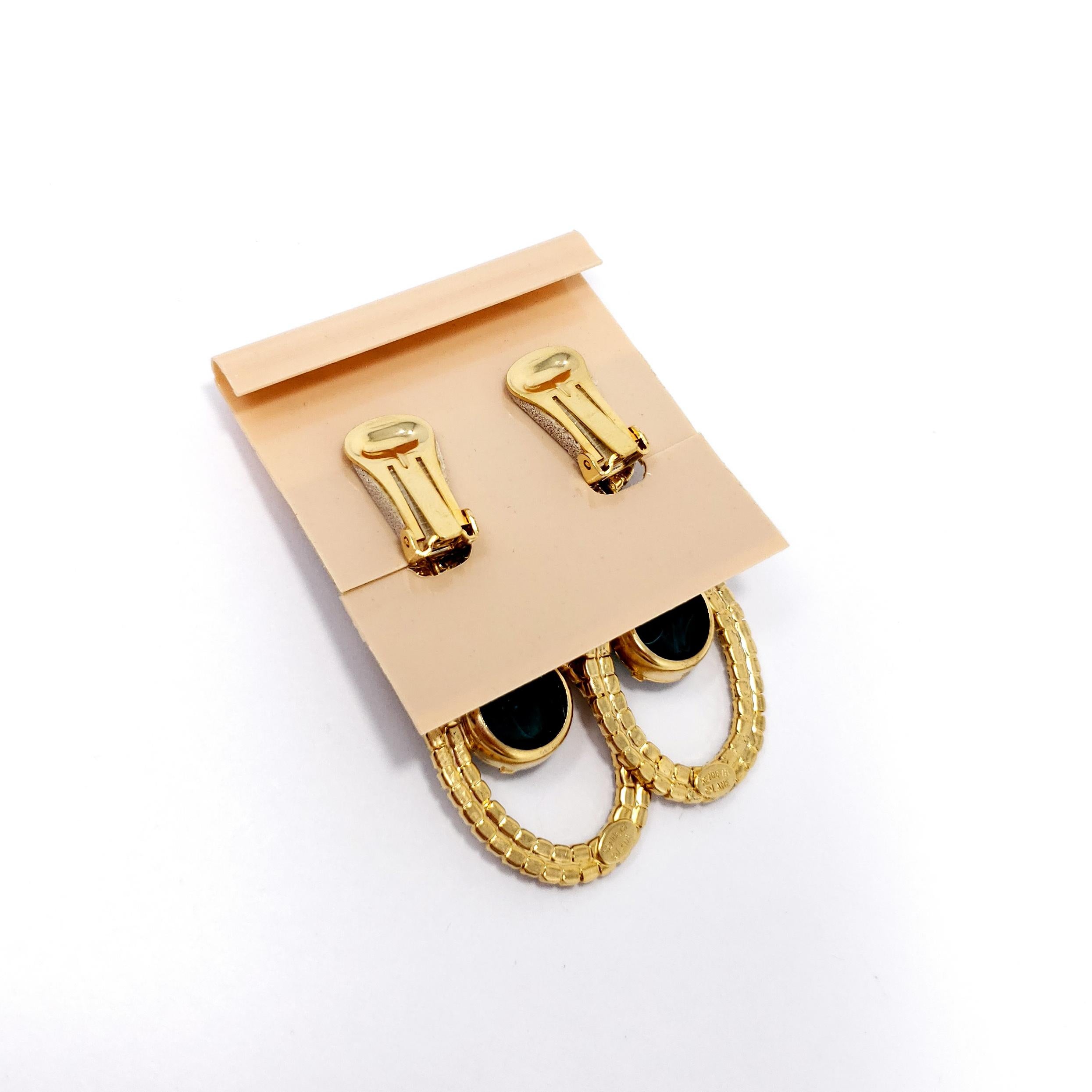 Kenneth Jay Lane KJL Emerald Cabochon Clear Crystal Dangling Clip On Earrings In New Condition In Milford, DE