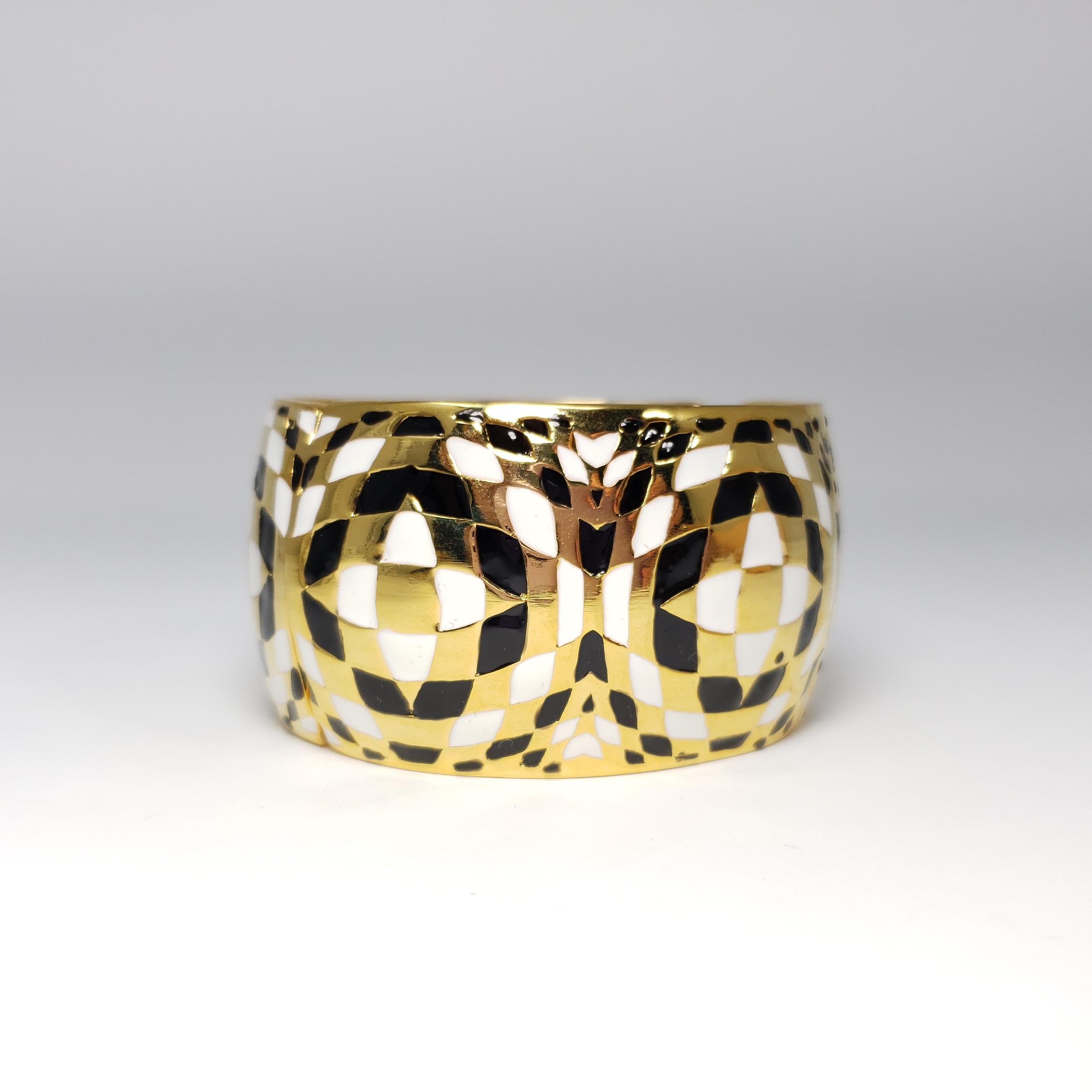 A bracelet by Kenneth Jay Lane in an exotic leopard pattern. Features raised gold-plated motifs accented with colorful crystals.

Height: 3.6 cm / 1.4 in
Diameter at widest part: 5.9 cm/ 2.34 in
Inner circumference: 17.8 cm / 7 in 

Hallmarks: