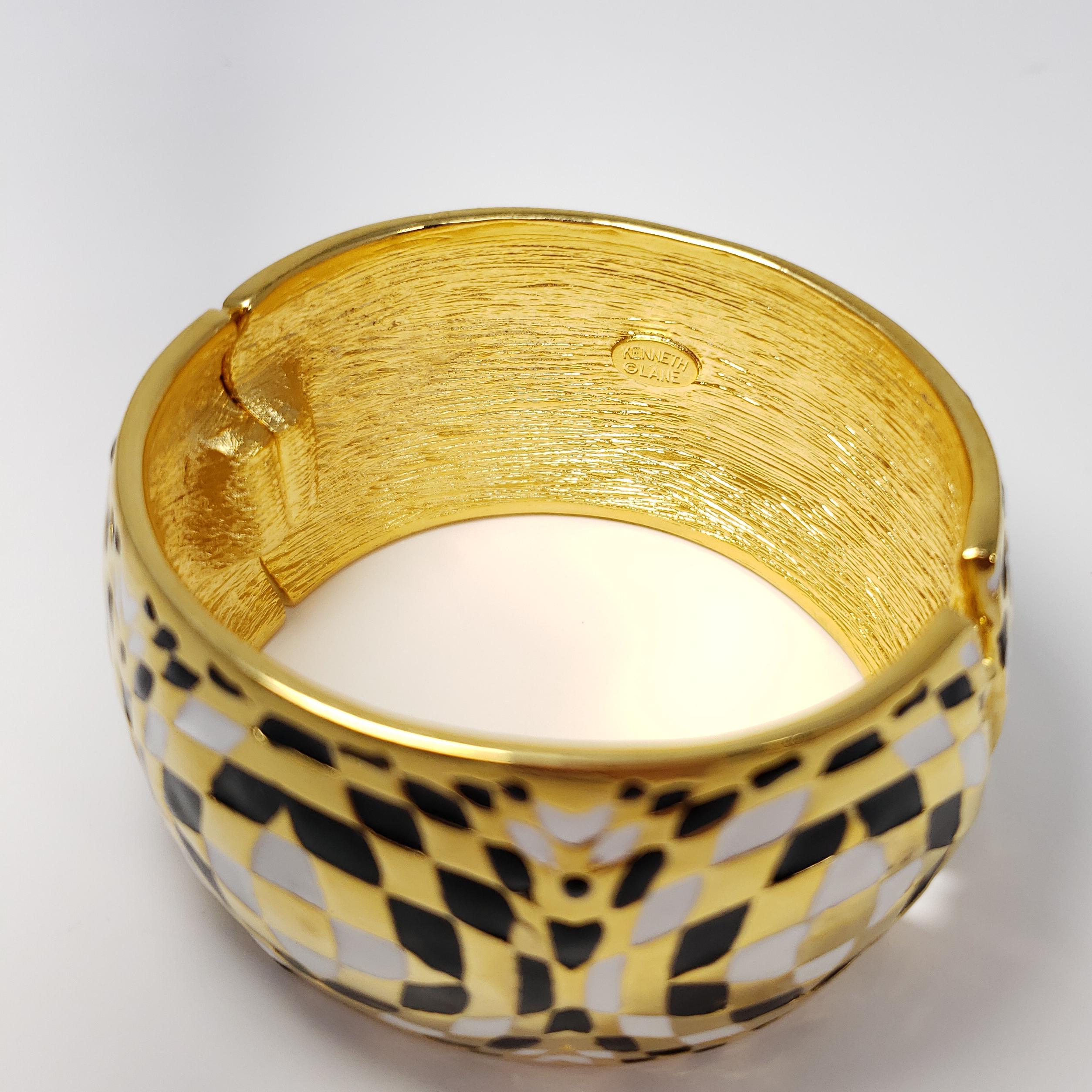 Kenneth Jay Lane KJL Geometric White and Black Enamel Bangle Bracelet in Gold In New Condition For Sale In Milford, DE