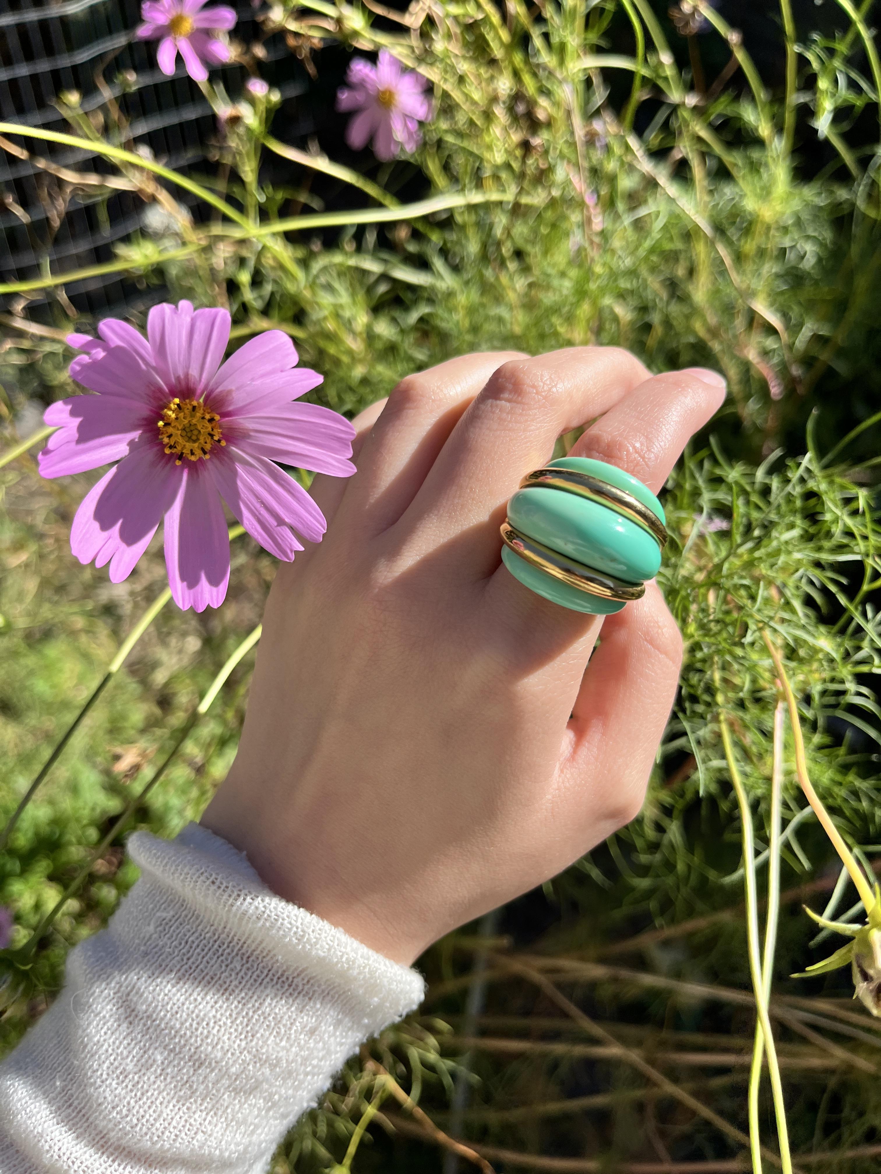 Kenneth Jay Lane KJL Gold Tone Turquoise-Like Resin Ring

Marked:
K.J.L

﻿﻿﻿Approximate Dimensions:
7 (Size) 
2 cm (Width)
22.2 grams in weight.