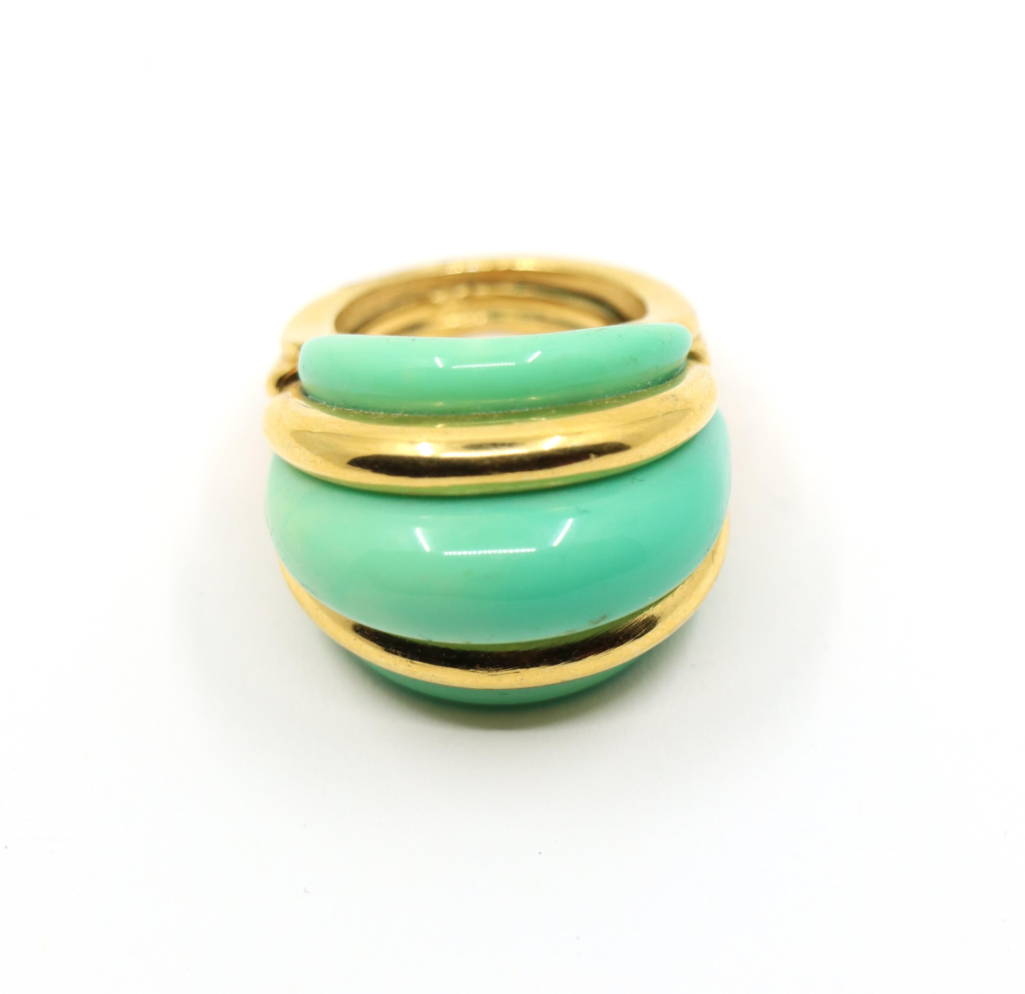 Kenneth Jay Lane KJL Gold Tone Turquoise-Like Resin Ring In Good Condition For Sale In Flushing, NY