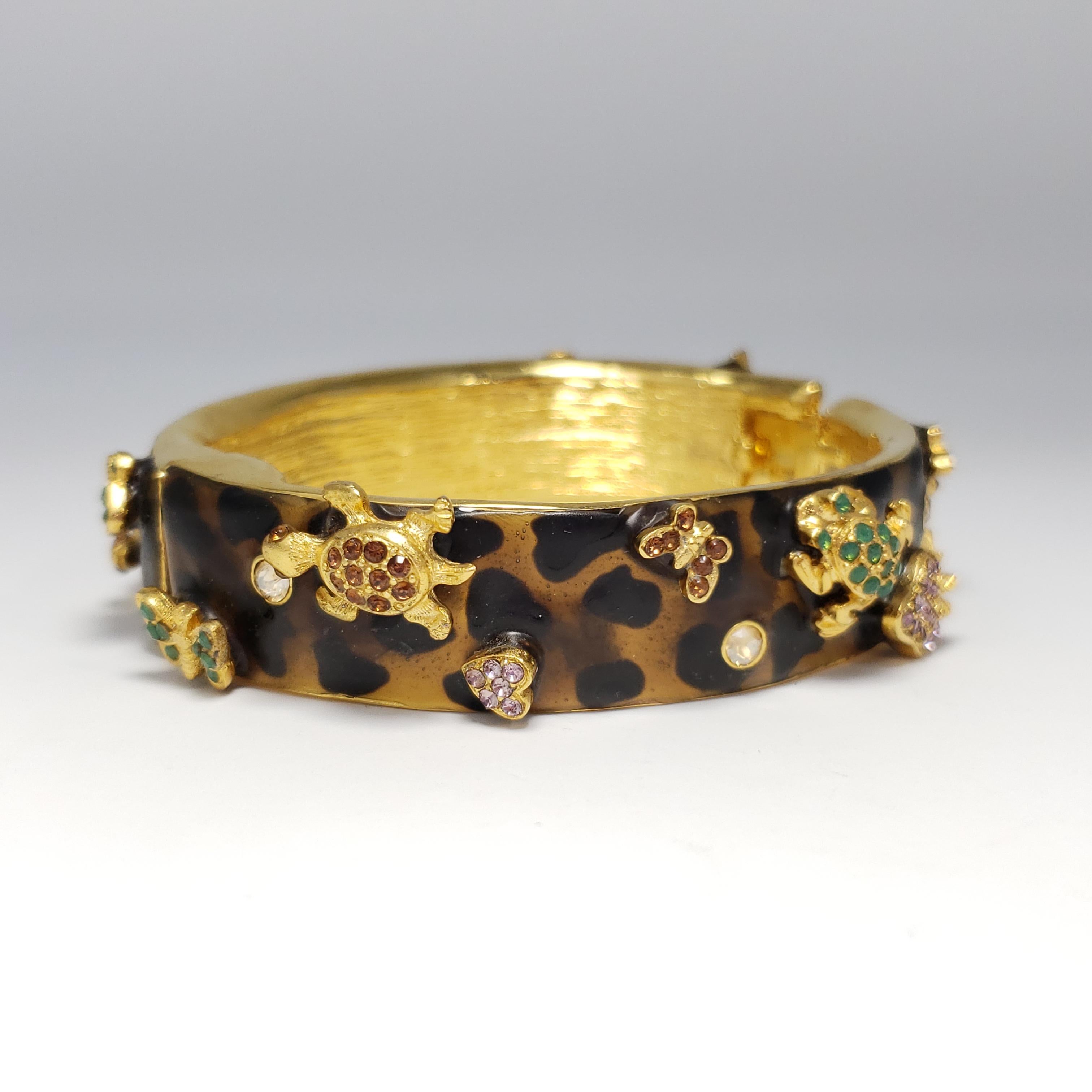 Kenneth Jay Lane KJL Bracelet jonc à motif léopard en cristal pavé Neuf - En vente à Milford, DE