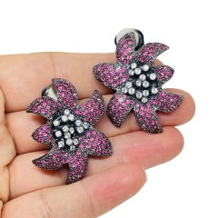KENNETH JAY LANE KJL vintage pink rhinestones flower designer clip on earrings