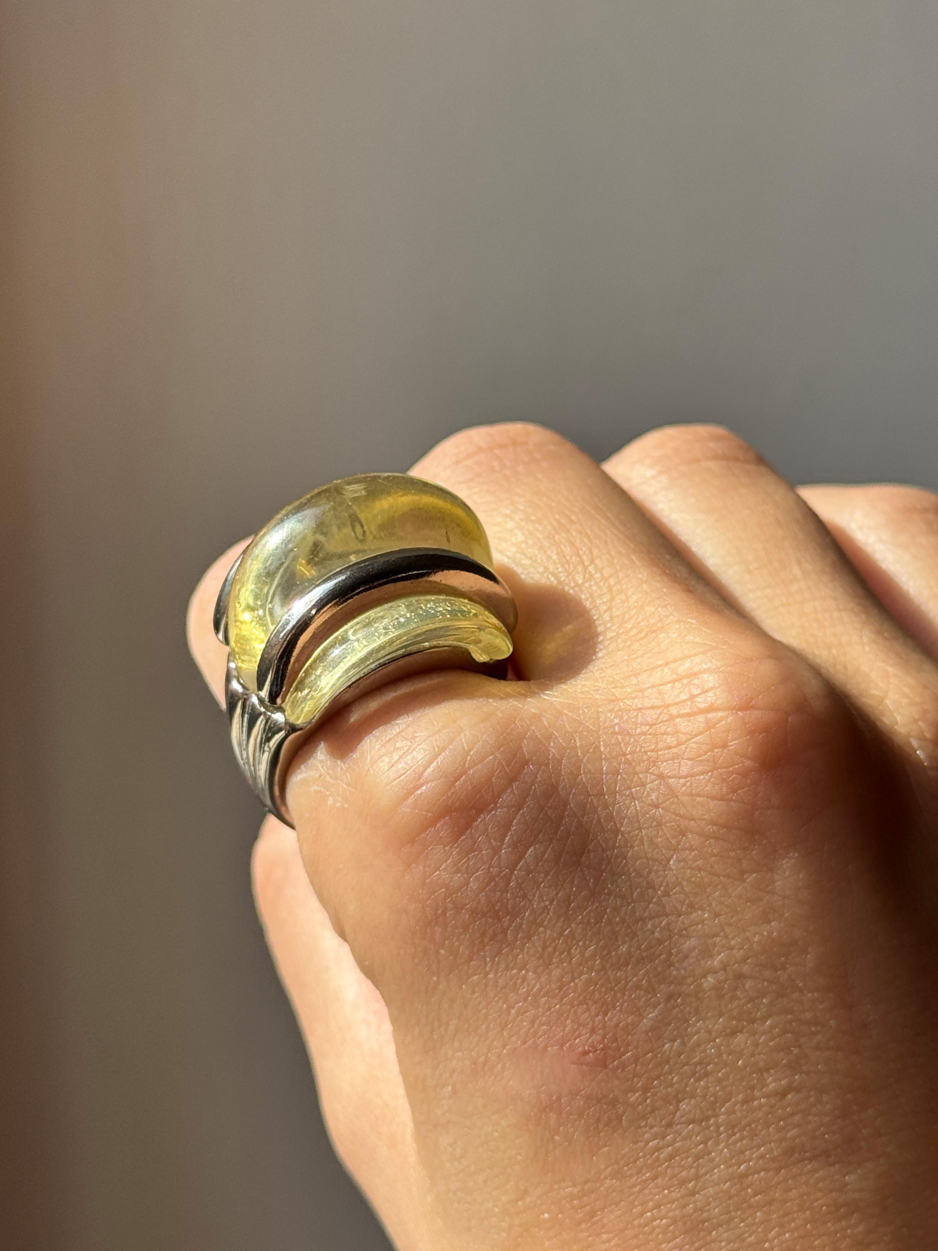 Kenneth Jay Lane Lucite gerippte Kuppel Cocktail Vintage Modernist Ring für Damen oder Herren im Angebot
