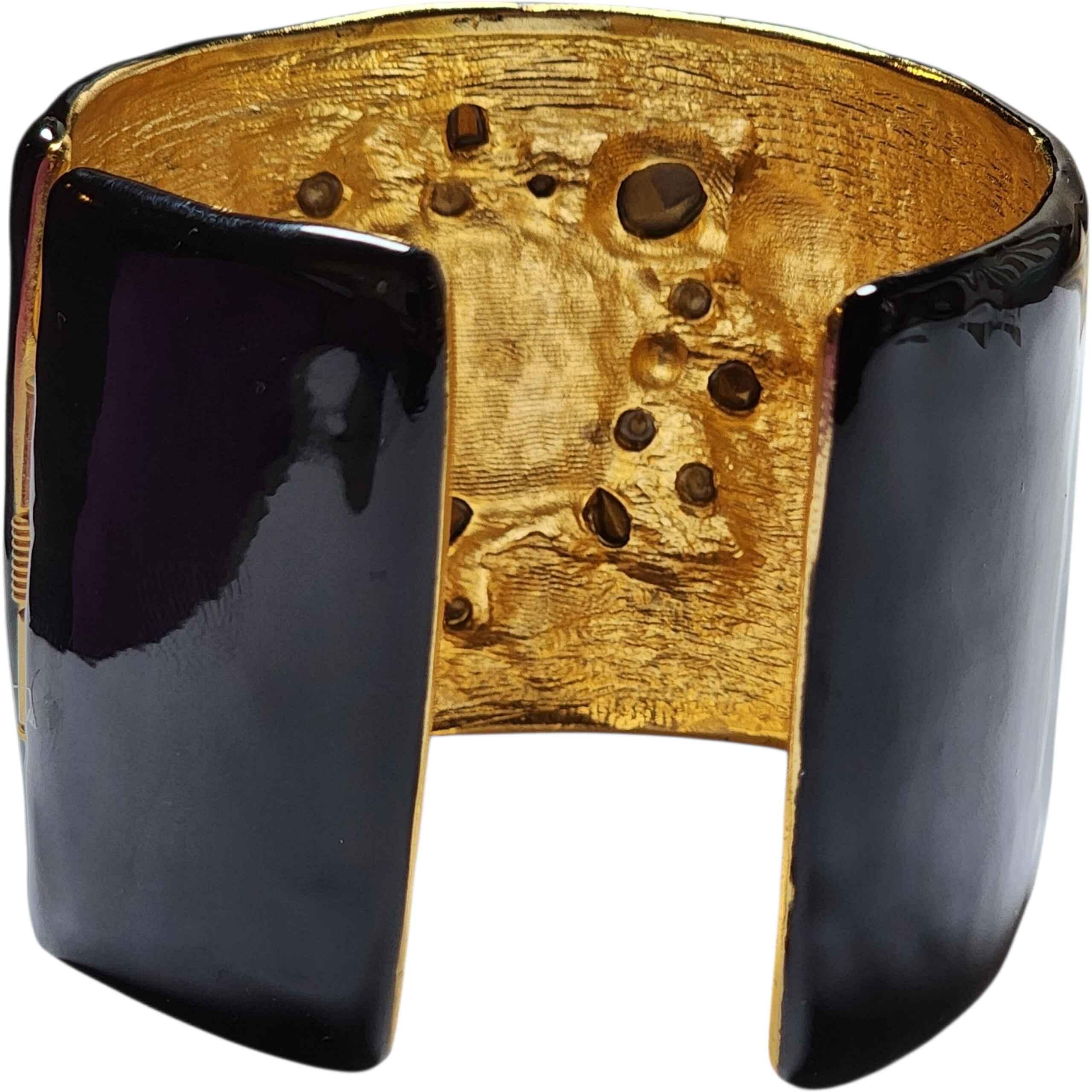 Kenneth Jay Lane Pulsera Brazalete Cruz de Malta Negro y Oro Couture Statement 1