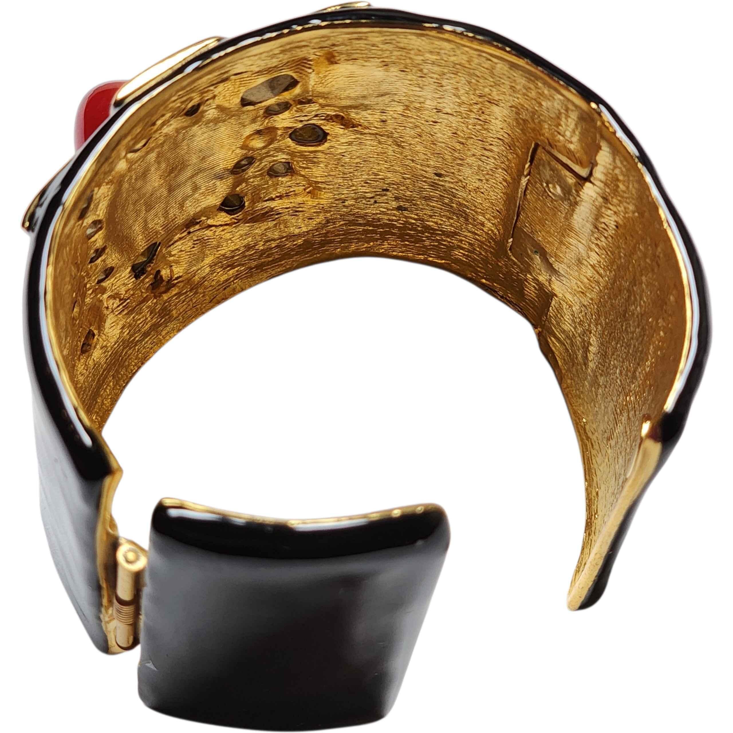 Kenneth Jay Lane Pulsera Brazalete Cruz de Malta Negro y Oro Couture Statement 2