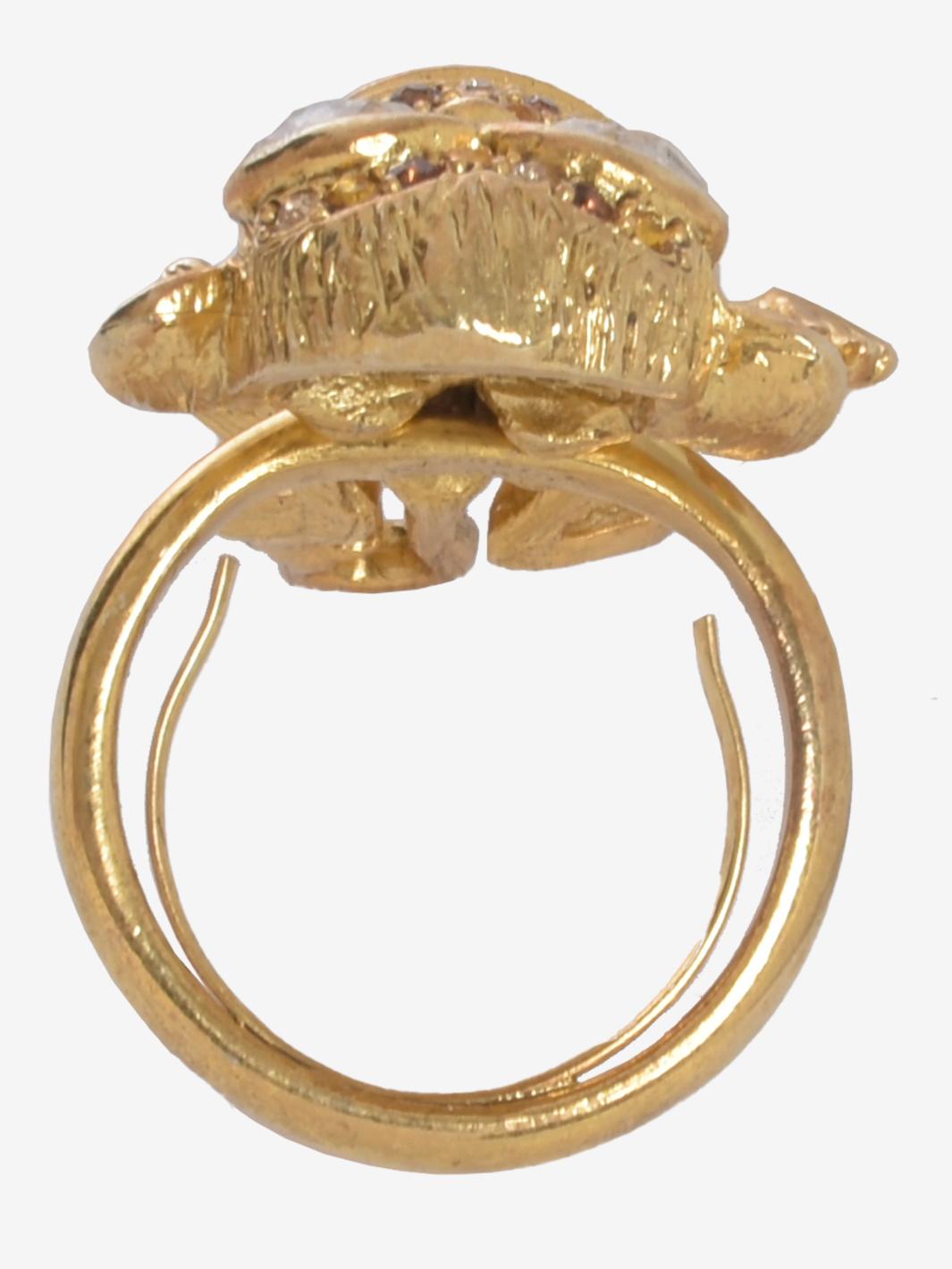 Kenneth Jay Lane Monkey Gold Ring is adaptable inside, inspired by the world of animals. White rhinestones, Hamilton gold American pewter casting.

STATE OF PRESERVATION
Good condition

COMPOSITION
White rhinestones
Hamilton gold American pewter
