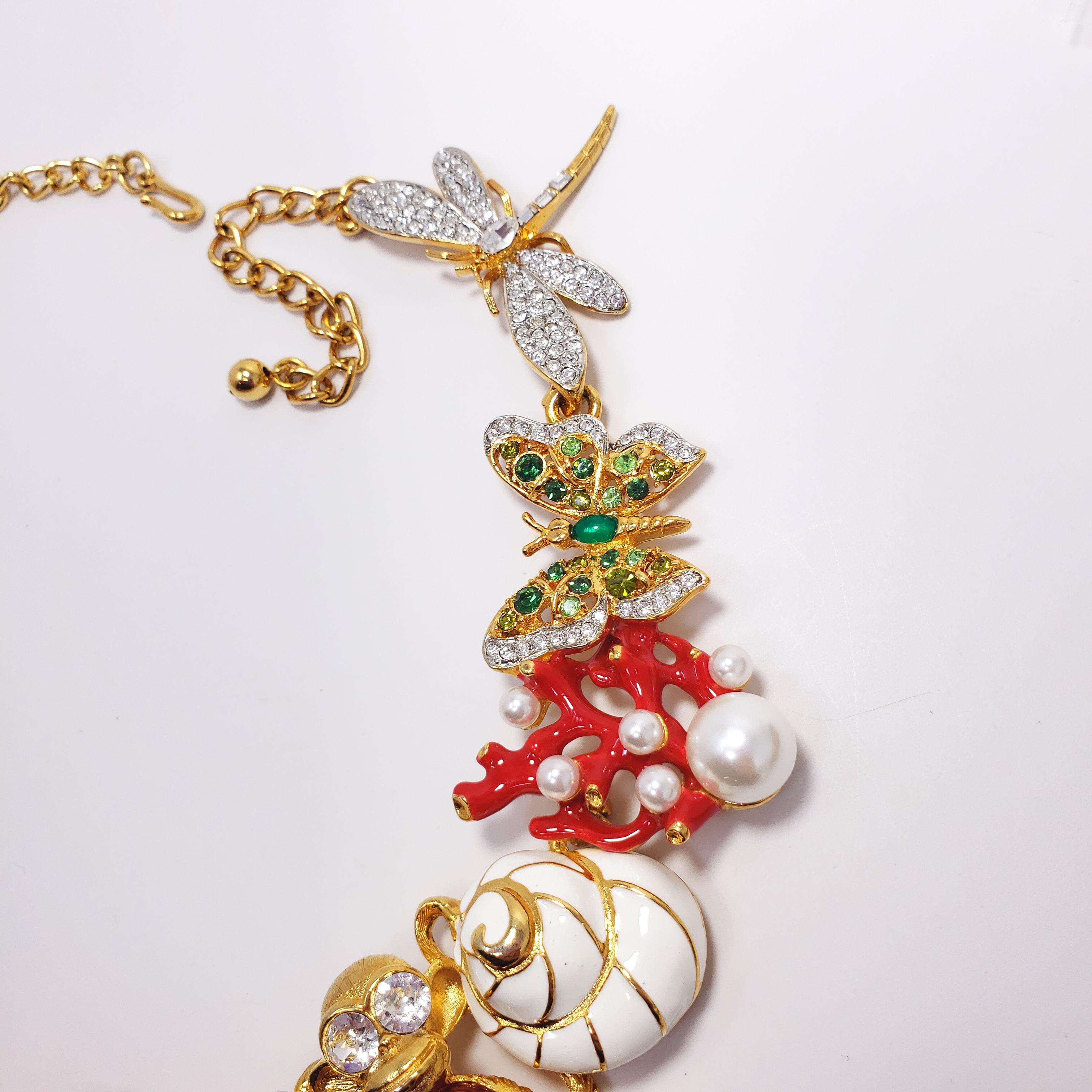 Taglio misto Kenneth Jay Lane Collana ornata con caleidoscopio di cristalli colorati in Golding in vendita
