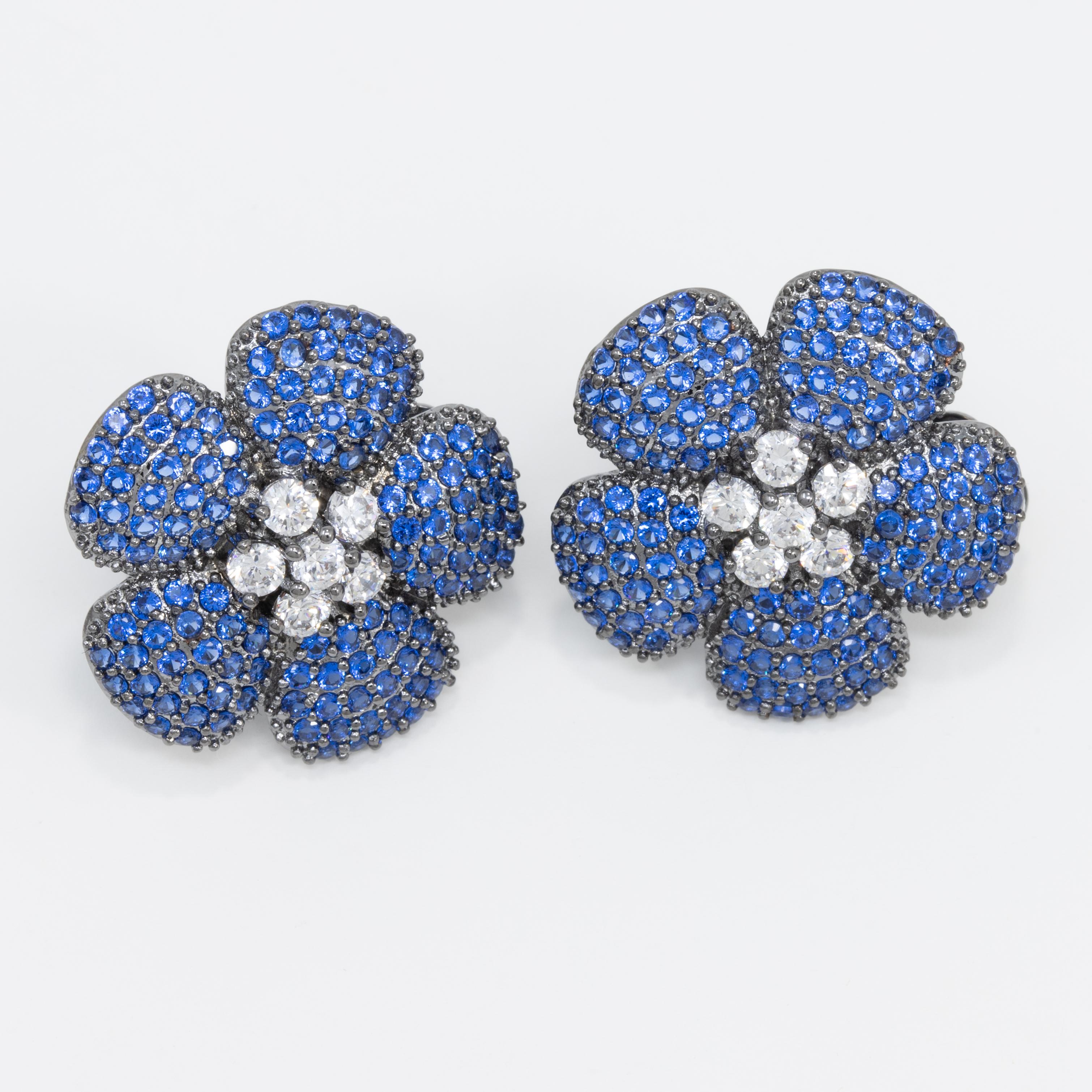 A pair of glittering flower button clip on earrings by Kenneth Jay Lane. Clear and dark-sapphire cubic zirconia crystals add a sparkling flair these stylish clips!

Dark gunmetal tone. Cubic zirconia crystals.

CZ by Kenneth Jay Lane