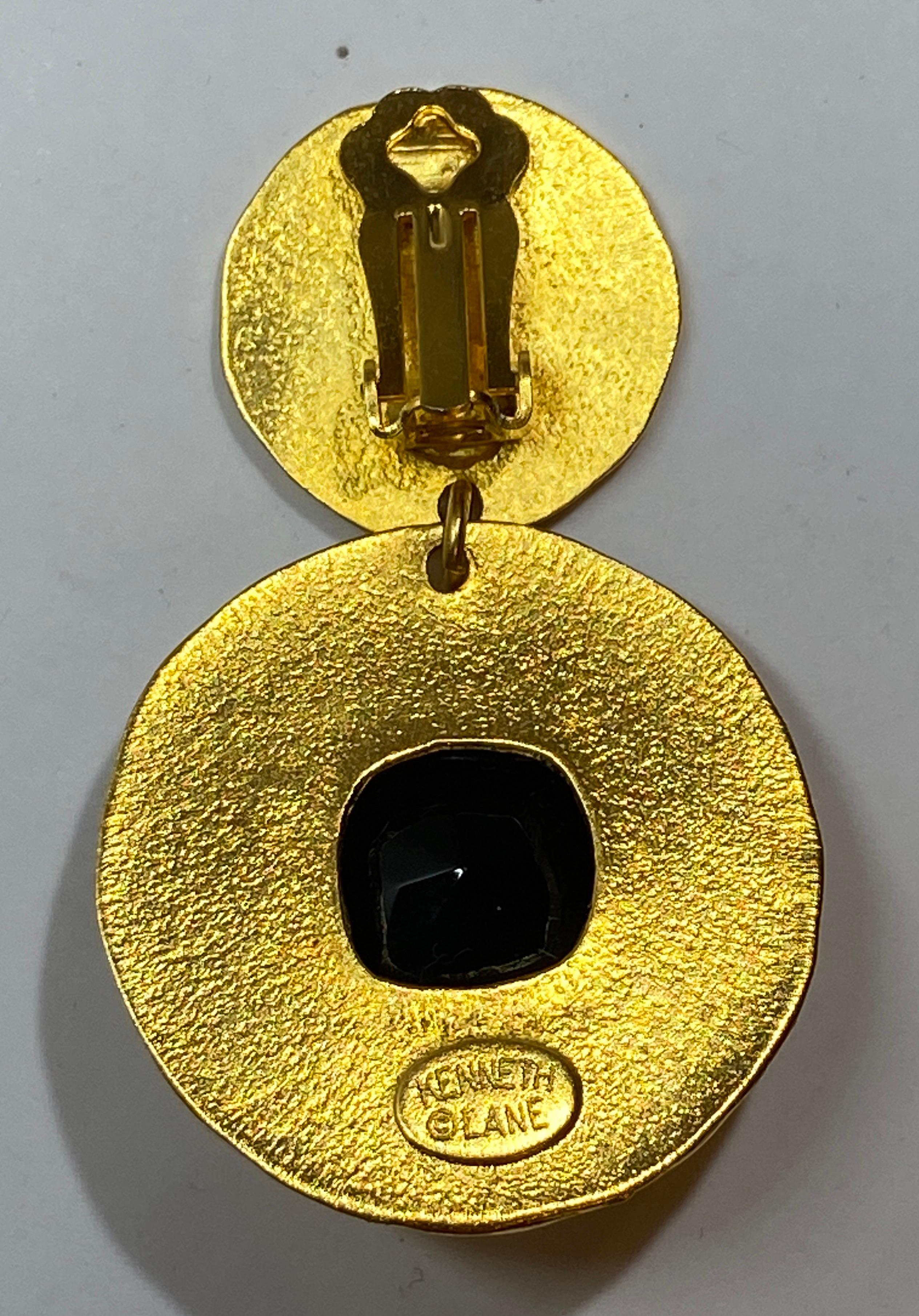 Kenneth Jay Lane Polished Gilded Gold Hardware With Black Center Earrings Clips In Good Condition For Sale In New York, NY