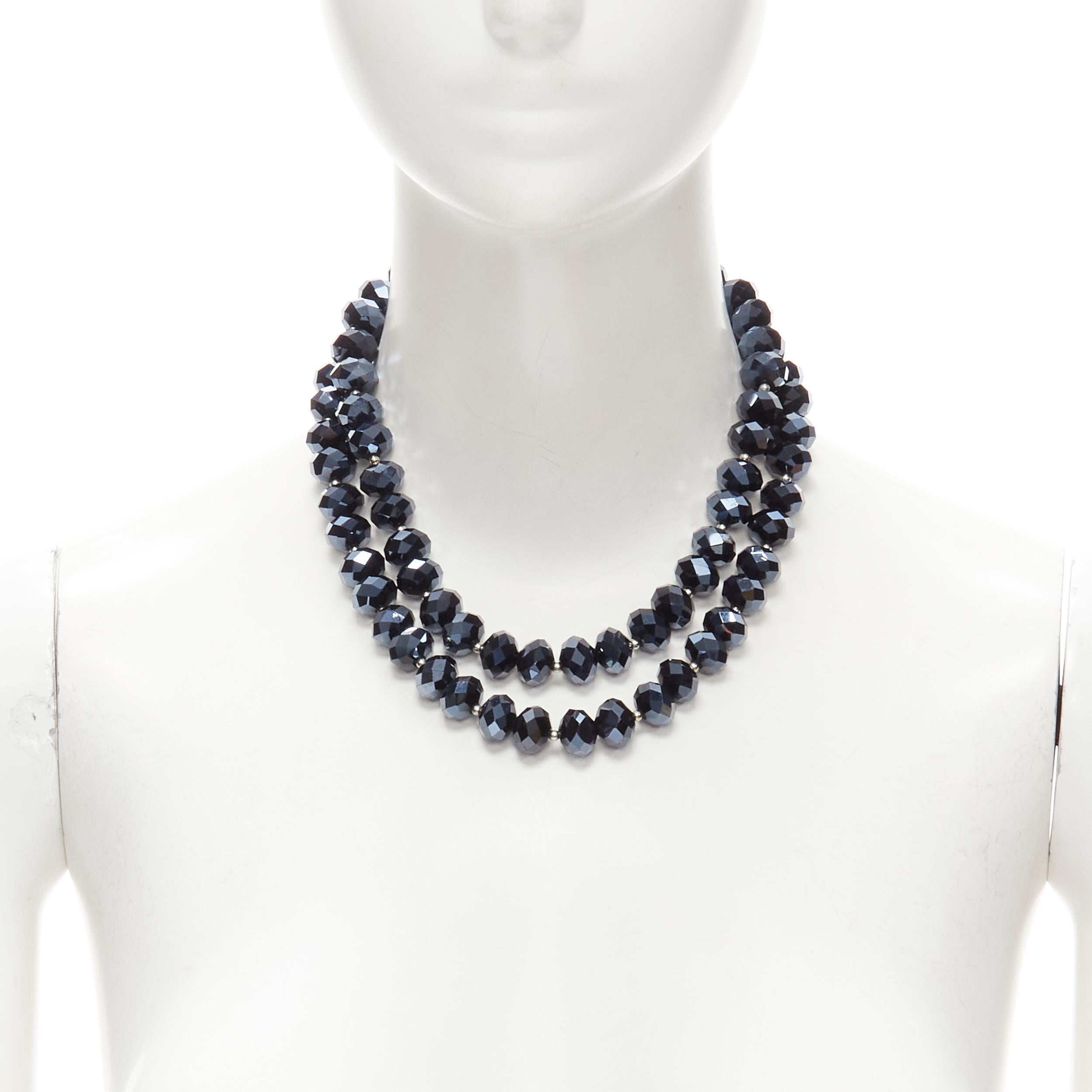 Donna Kenneth Jay Lane, collana doppia con perline geometriche d'argento e perline grandi blu in vendita