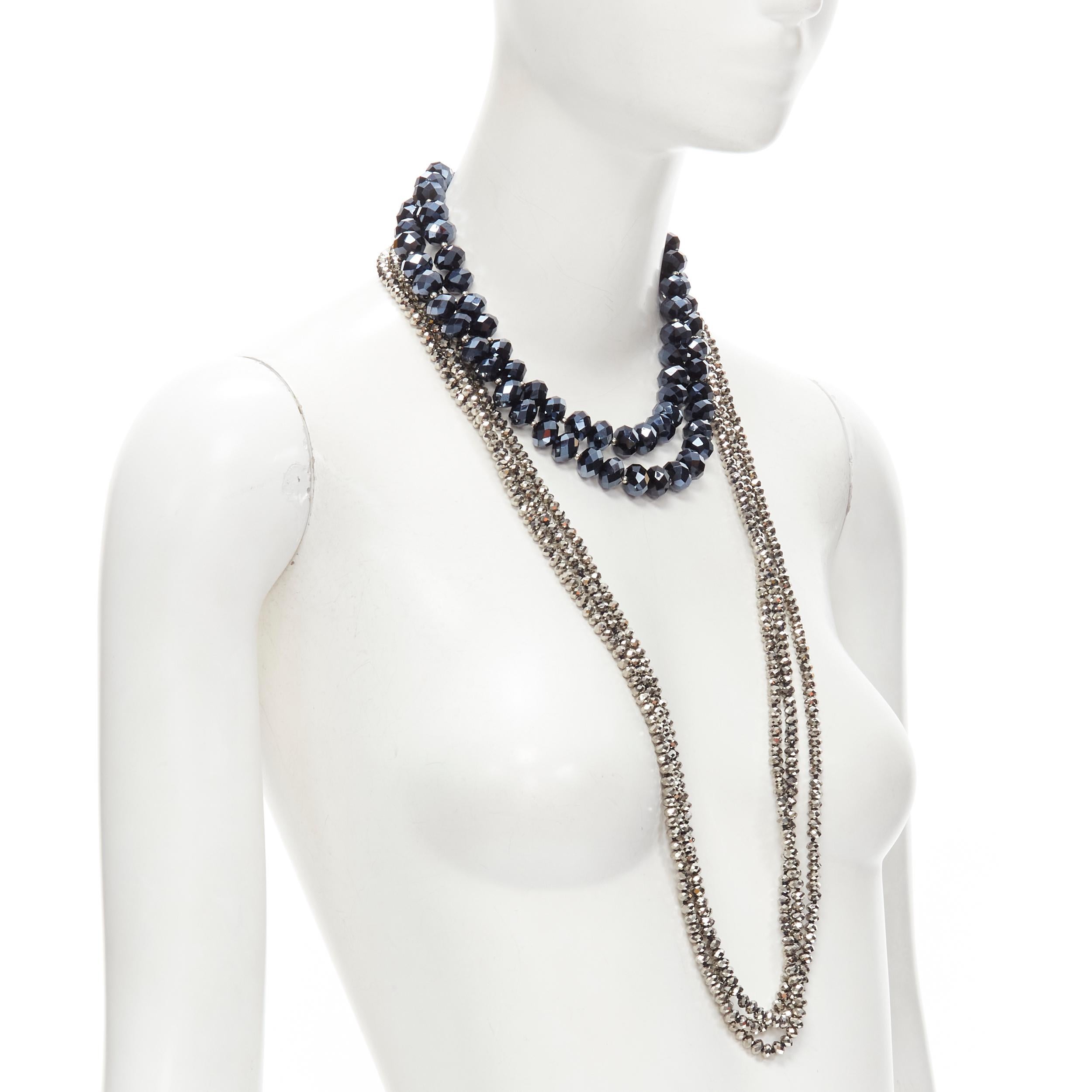 Kenneth Jay Lane, collana doppia con perline geometriche d'argento e perline grandi blu in vendita 1